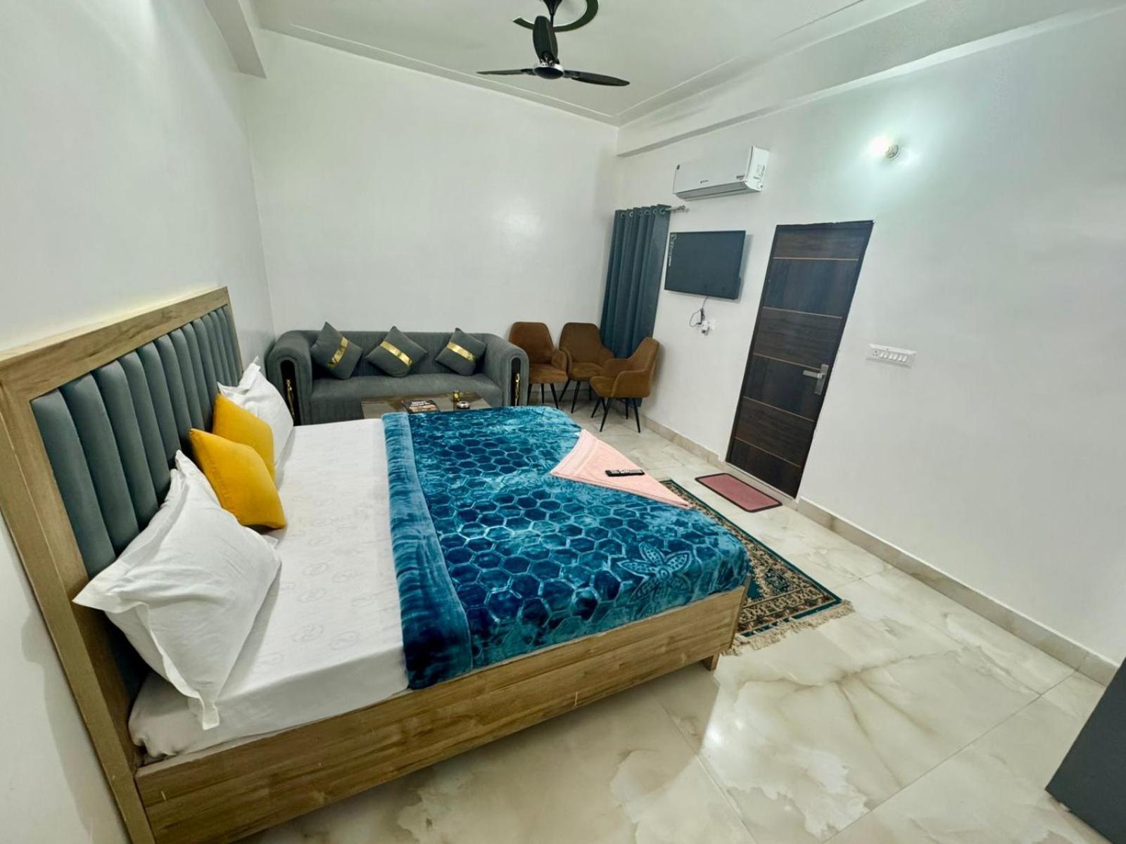 Hotel Hotel Comfort Inn, Mundka, New Delhi - Near Nangloi Metro Station