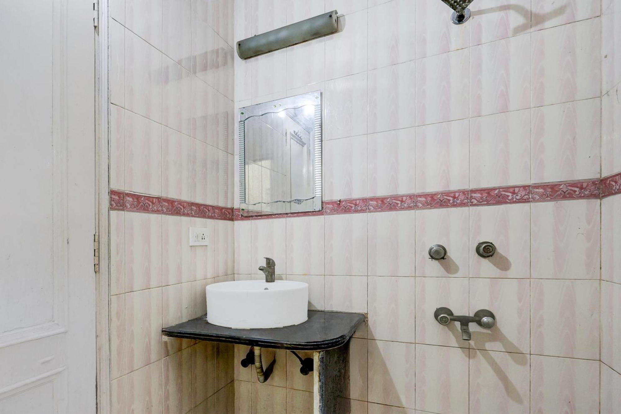 Hotel O Delhi Height