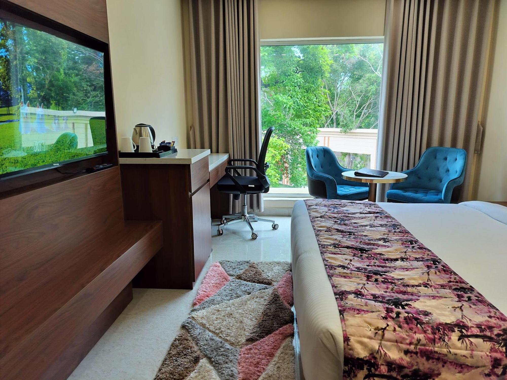 Luxe Opera Nh8 - 7km From Igi Airport Delhi 4* Nova Deli