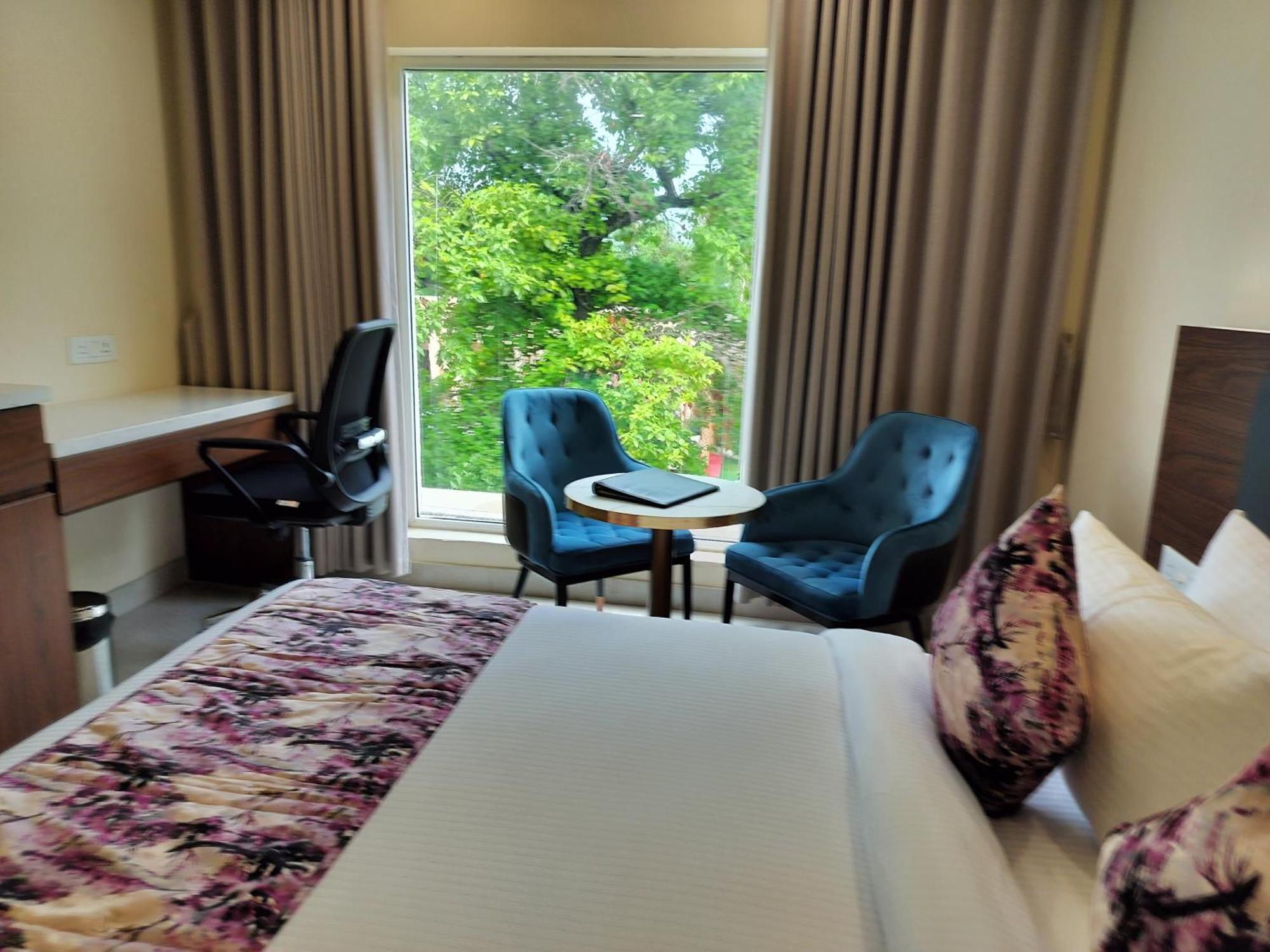 Luxe Opera Nh8 - 7km From Igi Airport Delhi Hotel Nova Deli