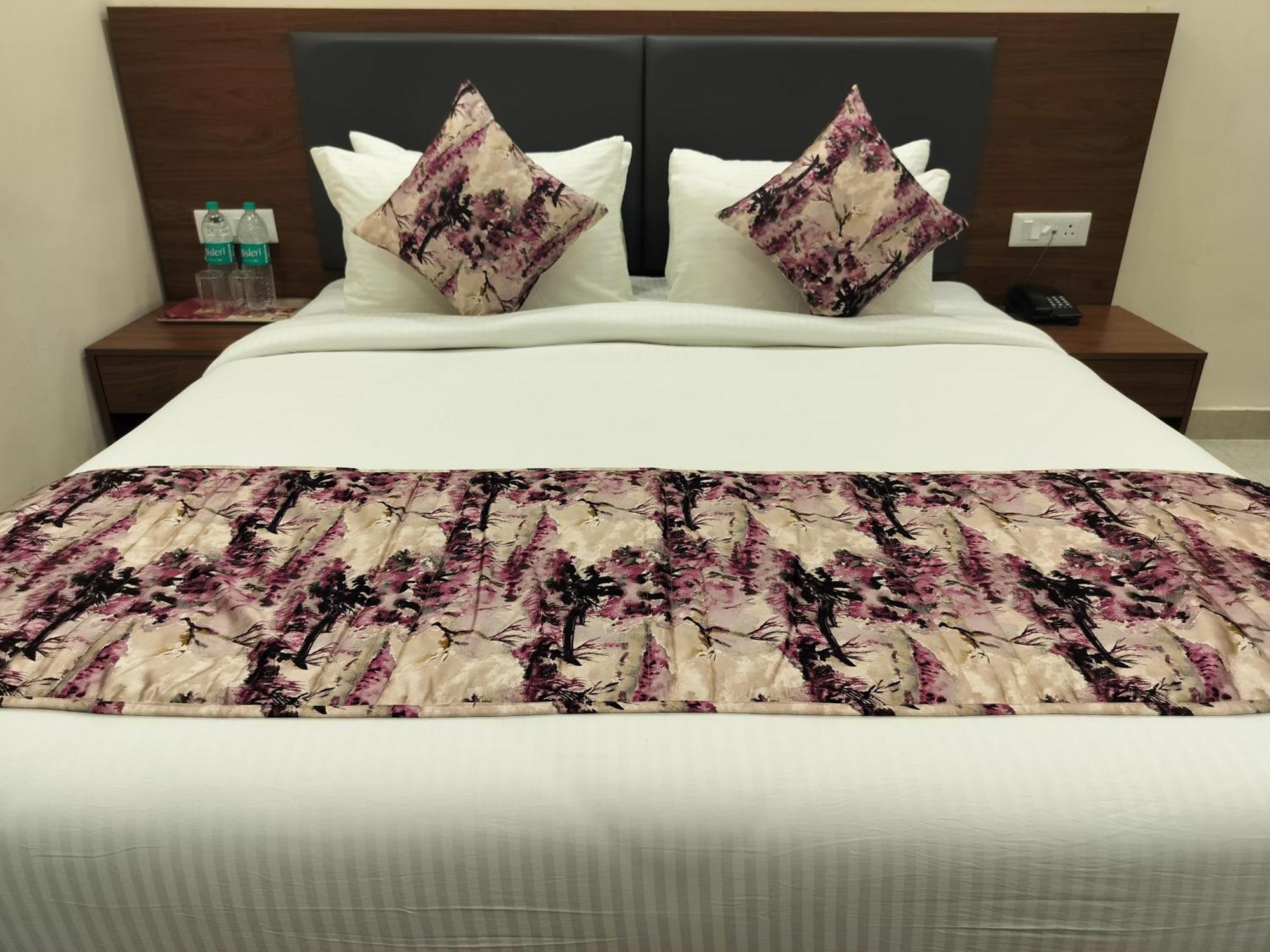 Hotel Luxe Opera Nh8 - 7km From Igi Airport Delhi Nova Deli