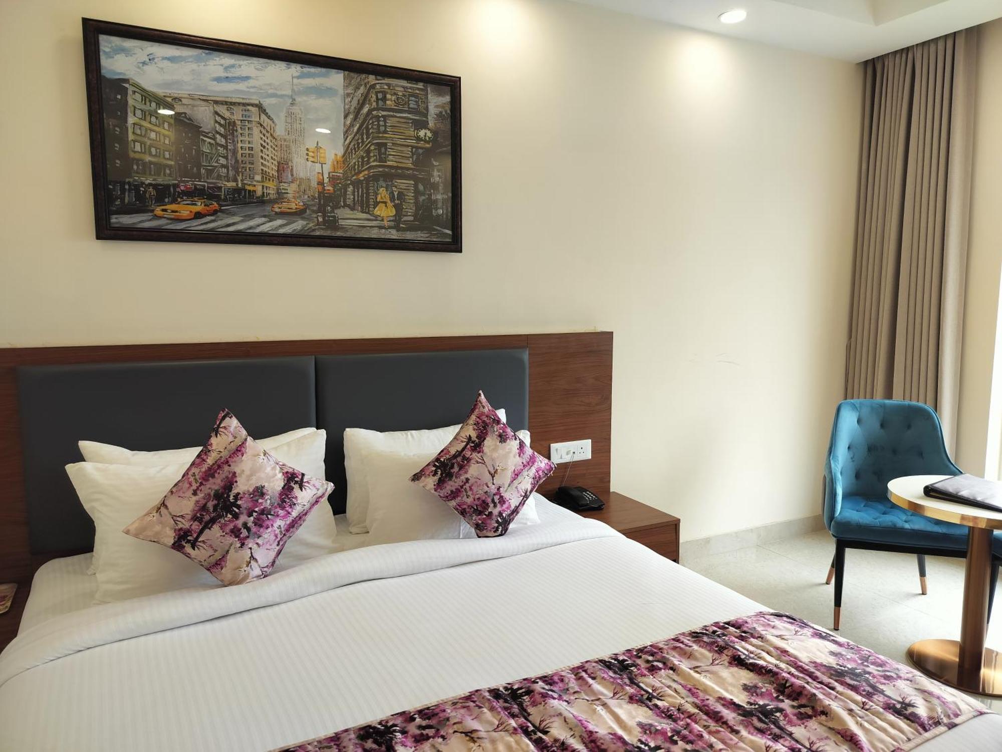 Luxe Opera Nh8 - 7km From Igi Airport Delhi 4* Nova Deli