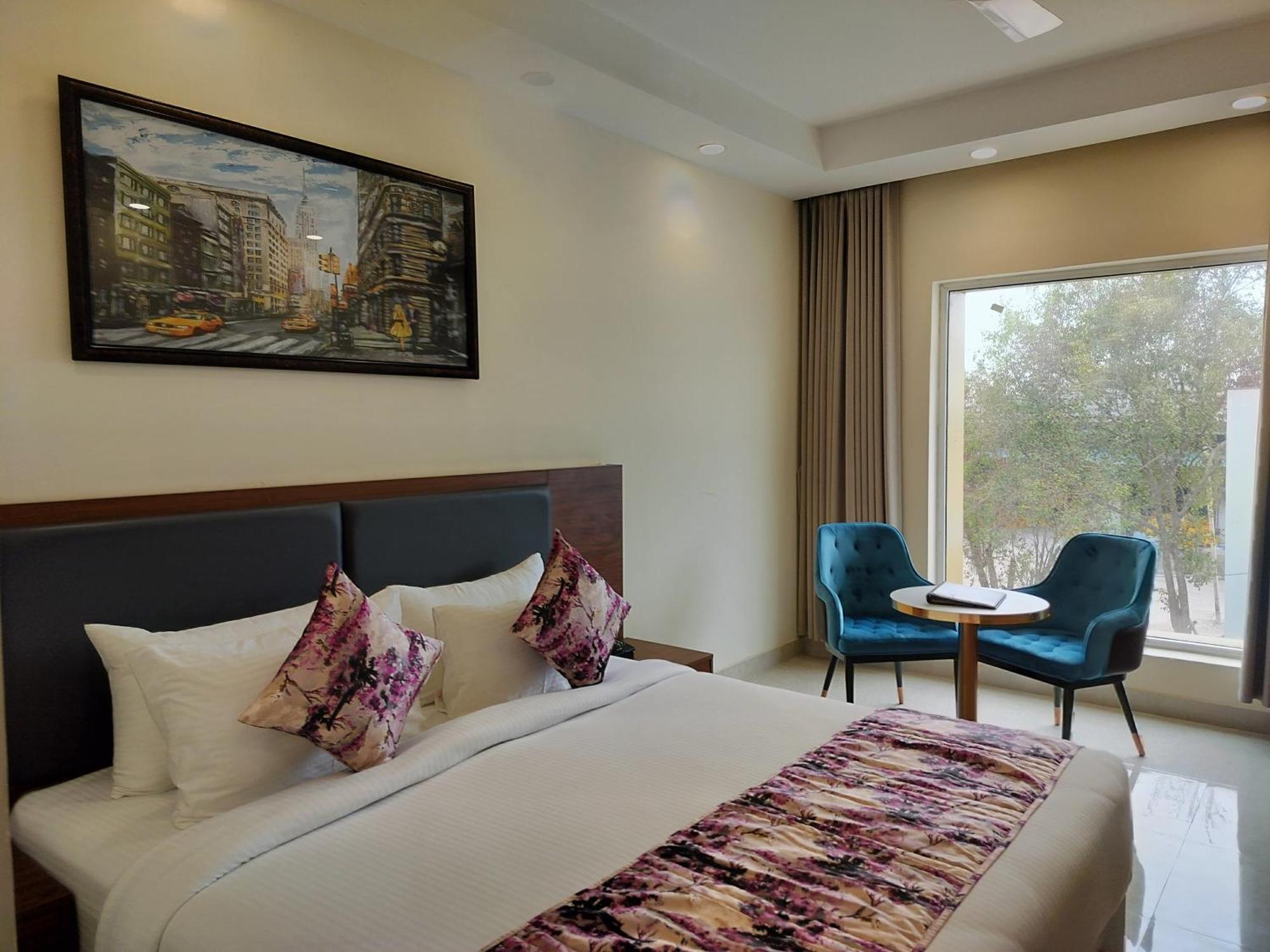 Hotel Luxe Opera Nh8 - 7km From Igi Airport Delhi Nova Deli