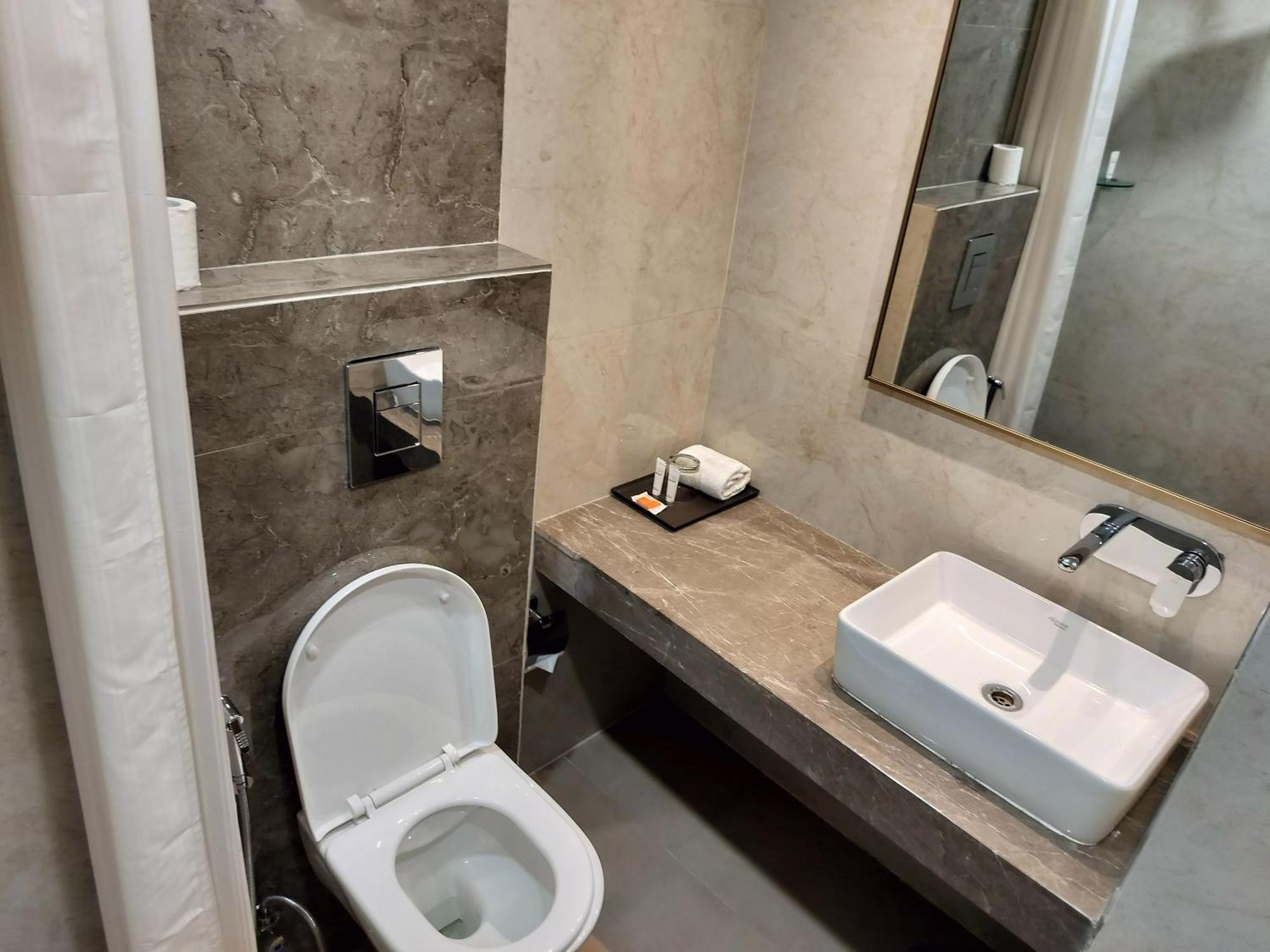 Luxe Opera Nh8 - 7km From Igi Airport Delhi 4* Nova Deli