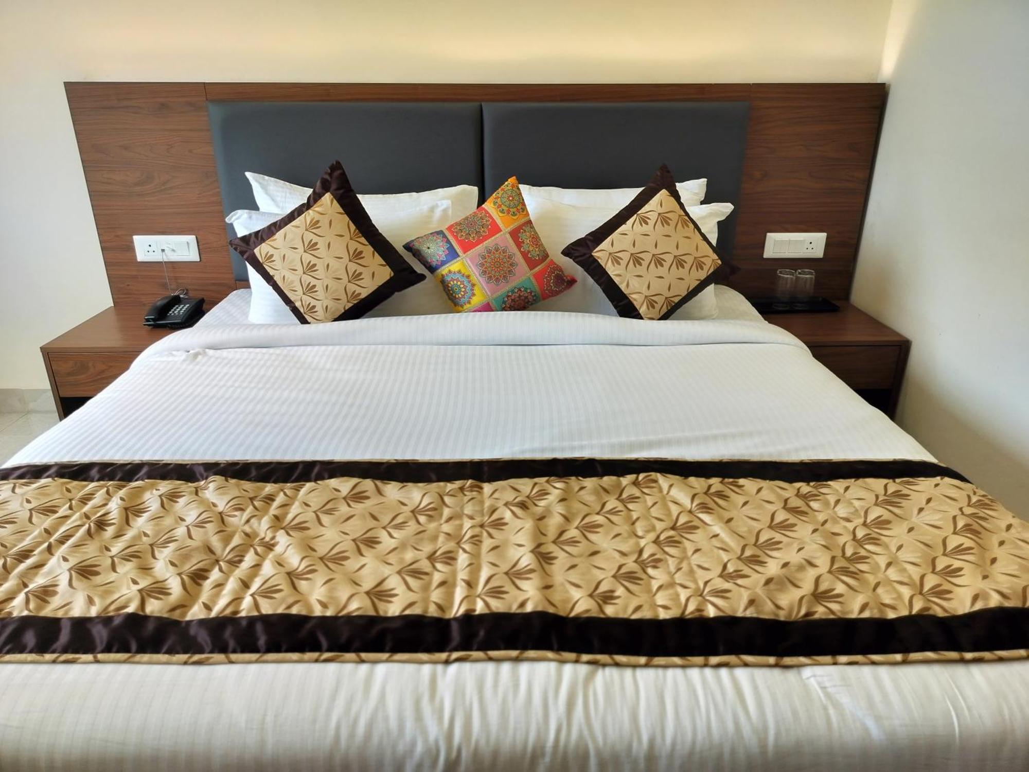 Luxe Opera Nh8 - 7km From Igi Airport Delhi Hotel