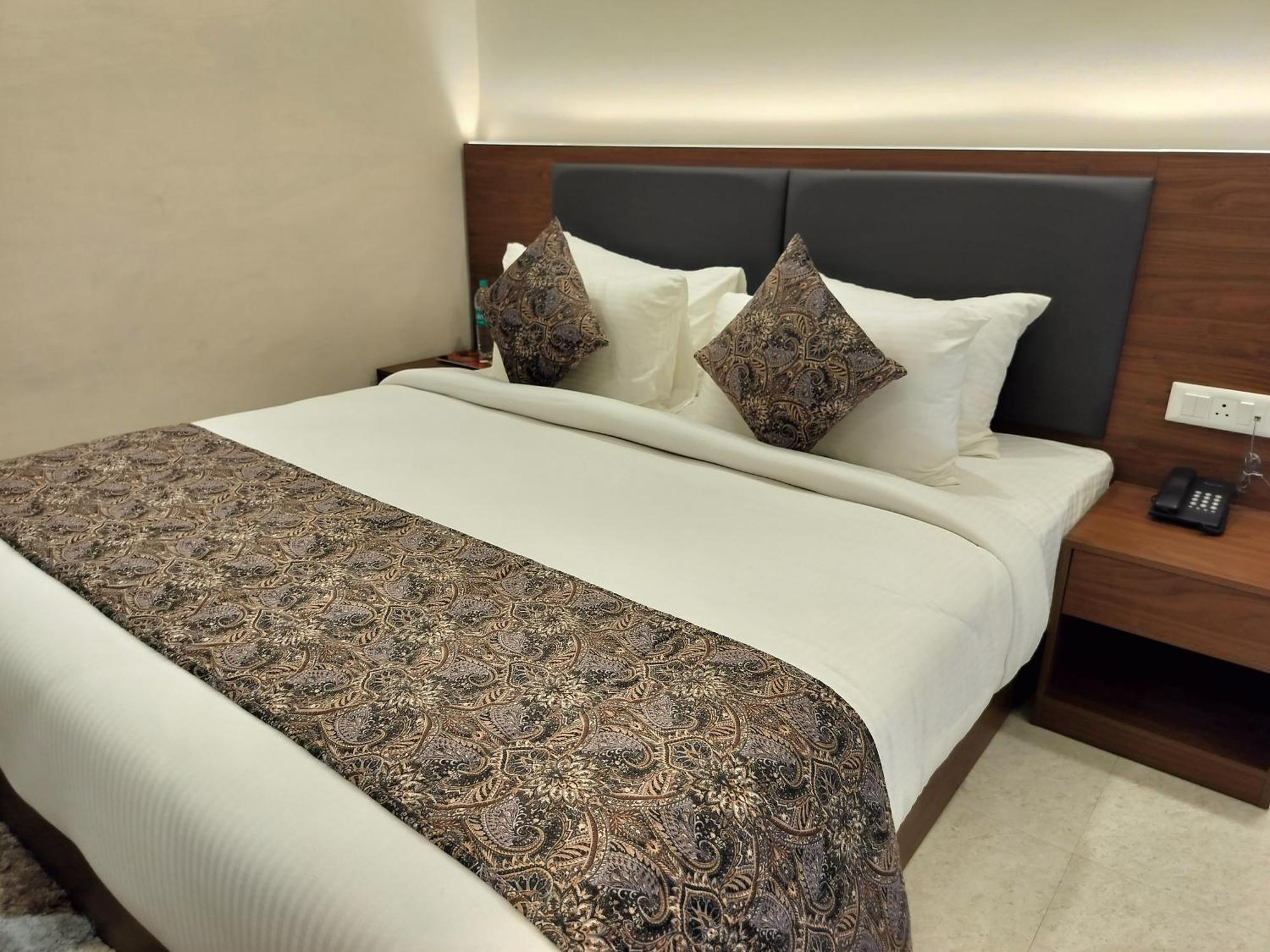 Luxe Opera Nh8 - 7km From Igi Airport Delhi 4* Nova Deli