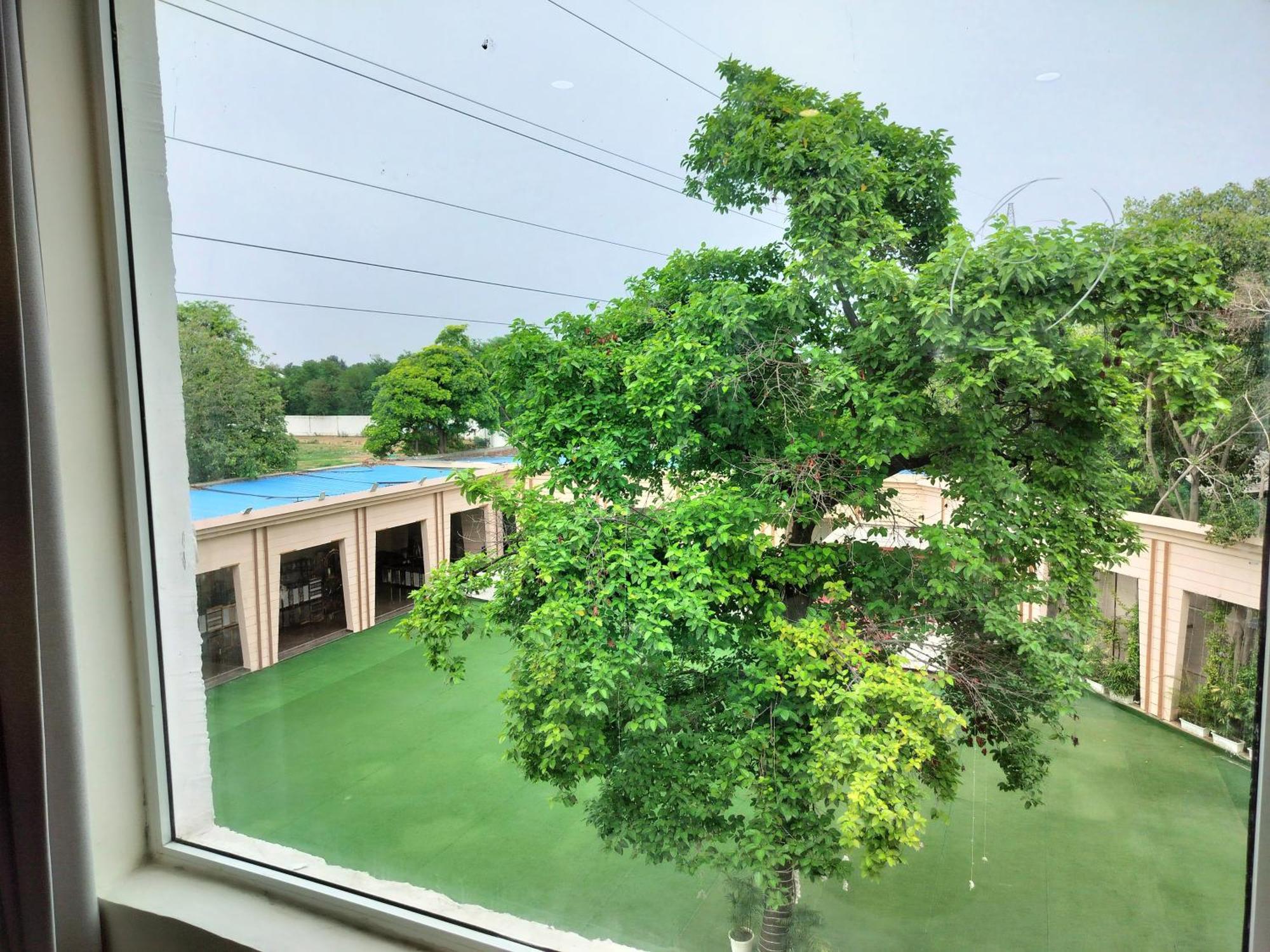 Luxe Opera Nh8 - 7km From Igi Airport Delhi Nova Deli