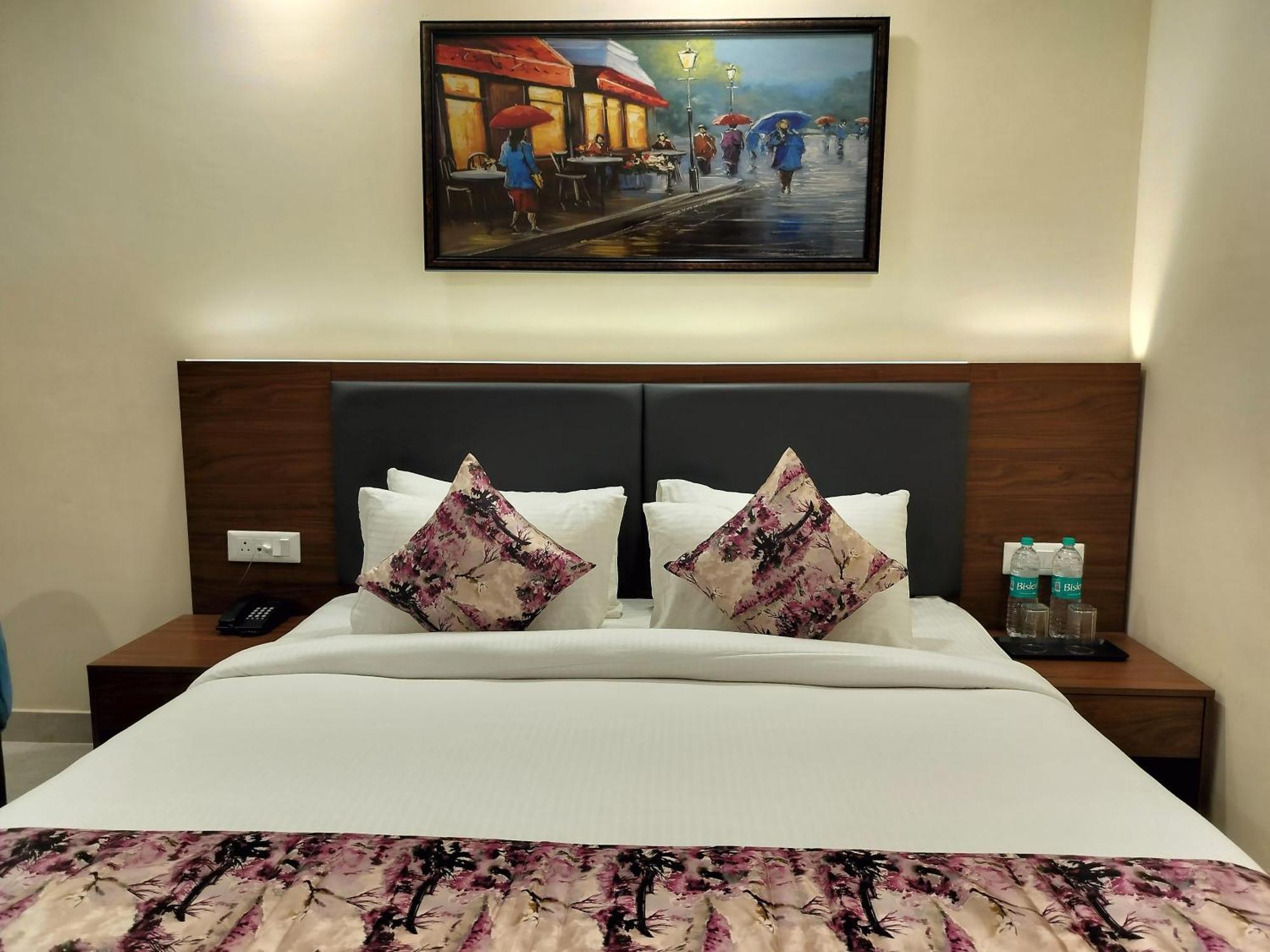 Luxe Opera Nh8 - 7km From Igi Airport Delhi 4*