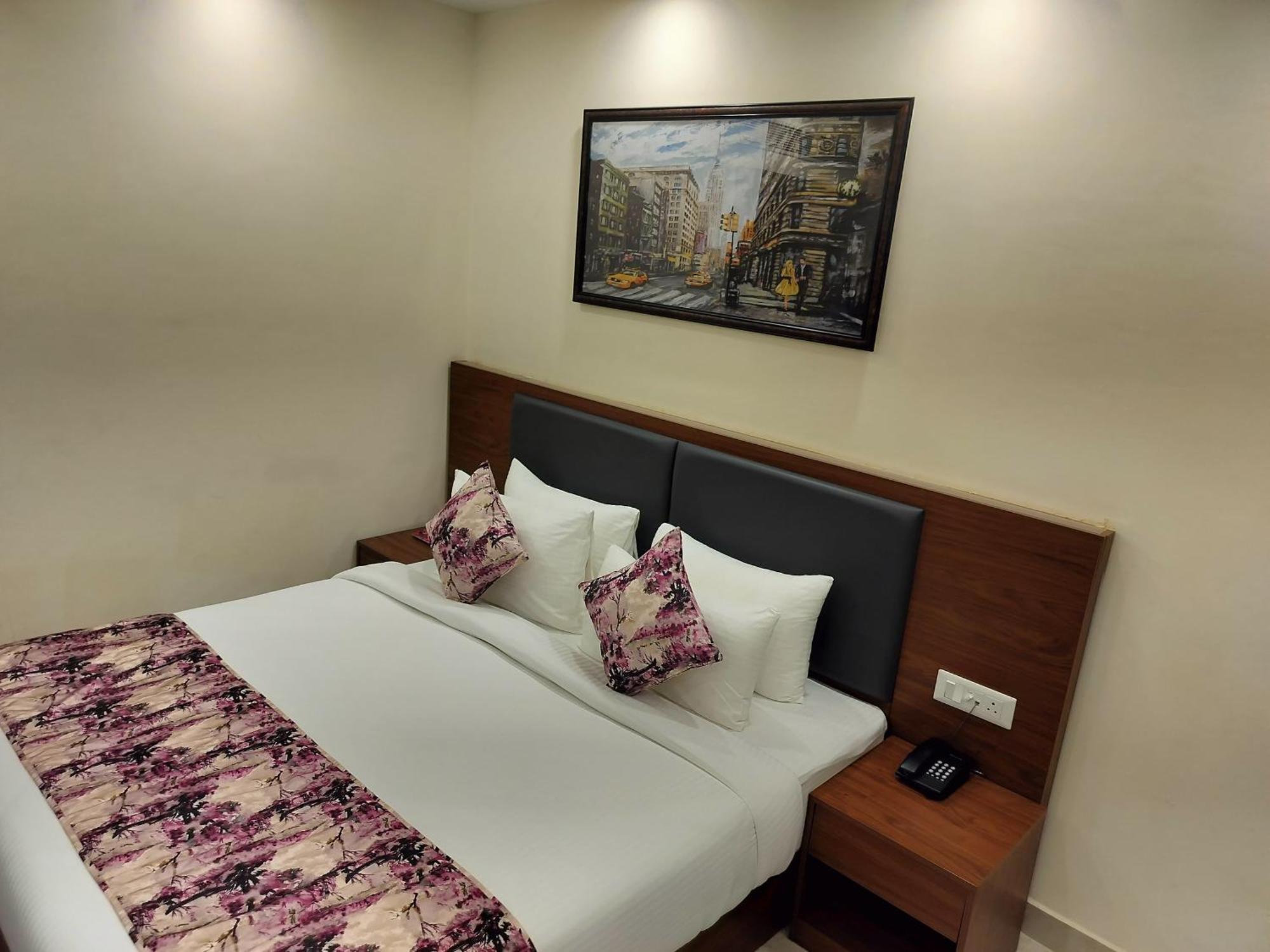 Luxe Opera Nh8 - 7km From Igi Airport Delhi 4* Nova Deli
