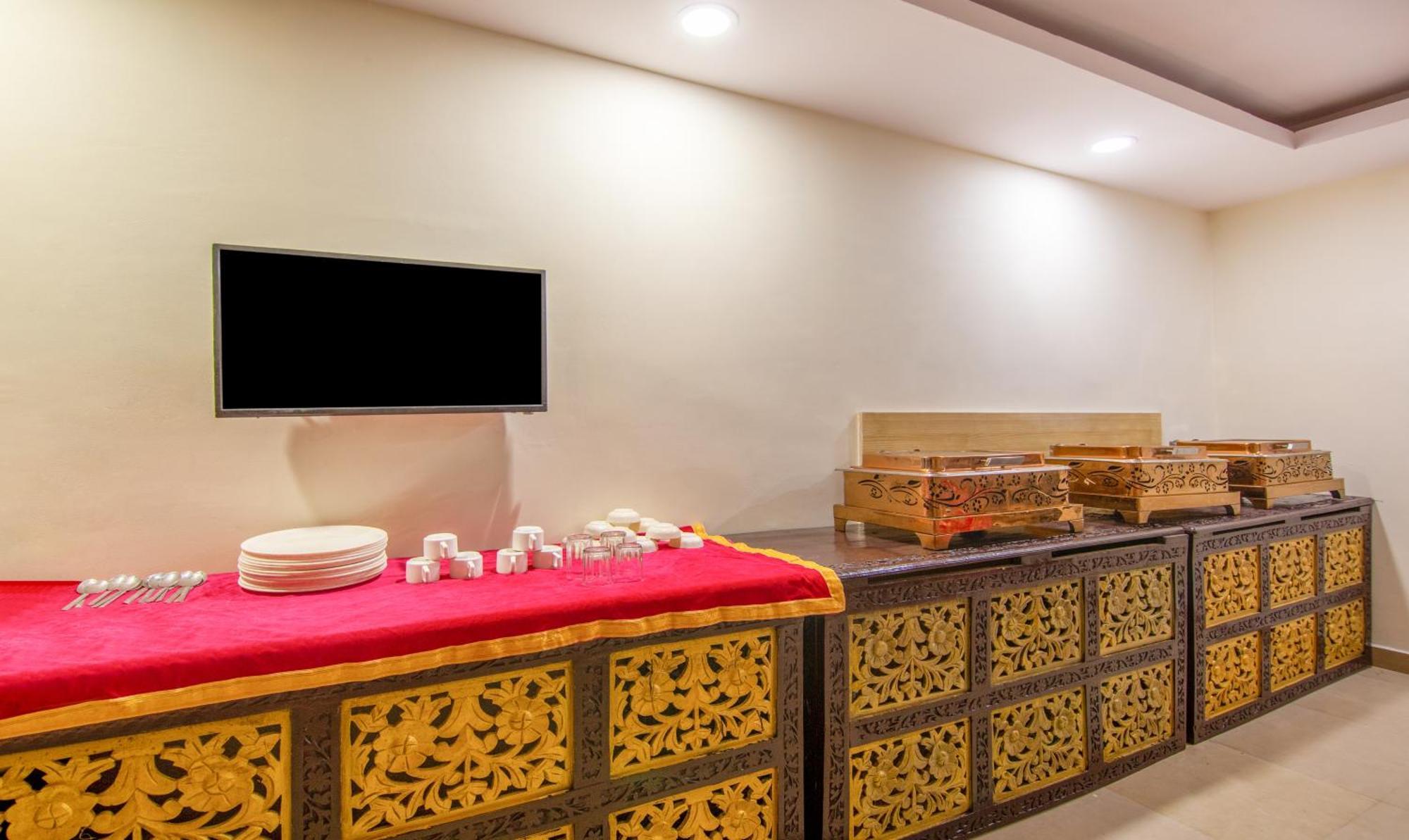 Treebo Royal Palace, 3*