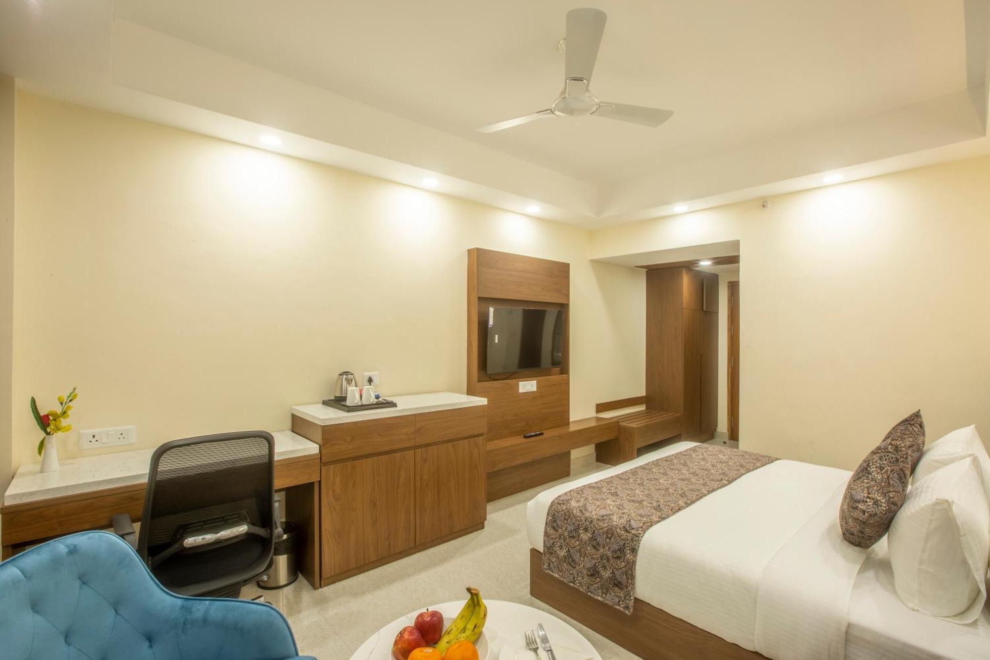 Luxe Opera Nh8 - 7km From Igi Airport Delhi Hotel