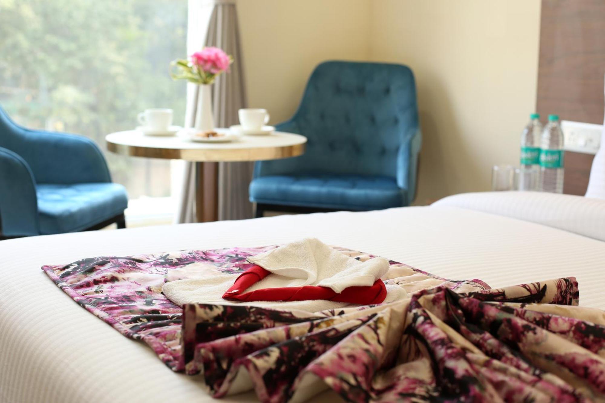 Hotel Luxe Opera Nh8 - 7km From Igi Airport Delhi