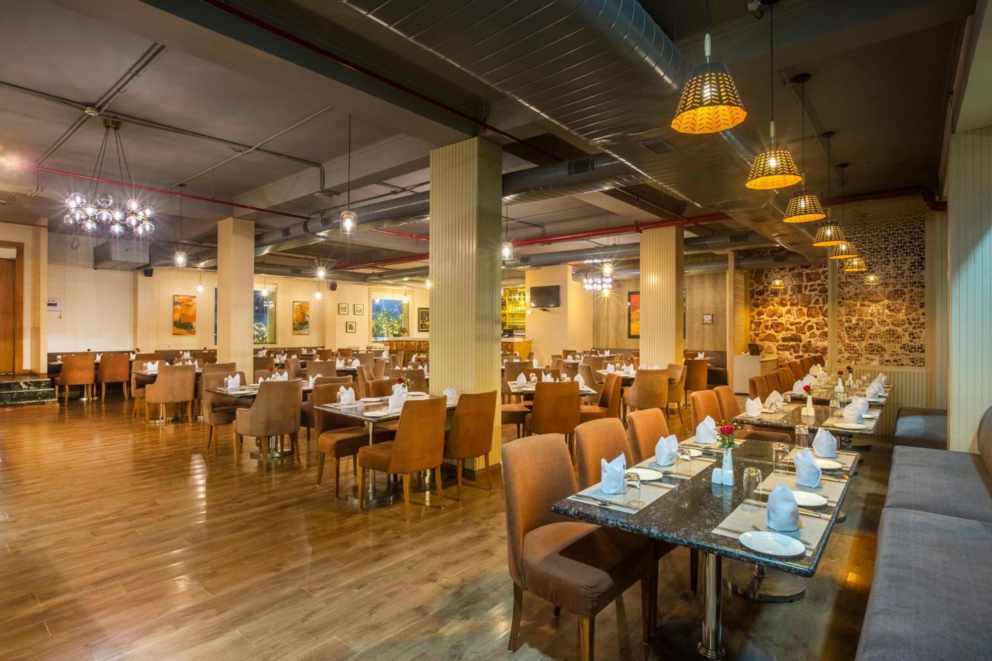 Hotel Luxe Opera Nh8 - 7km From Igi Airport Delhi
