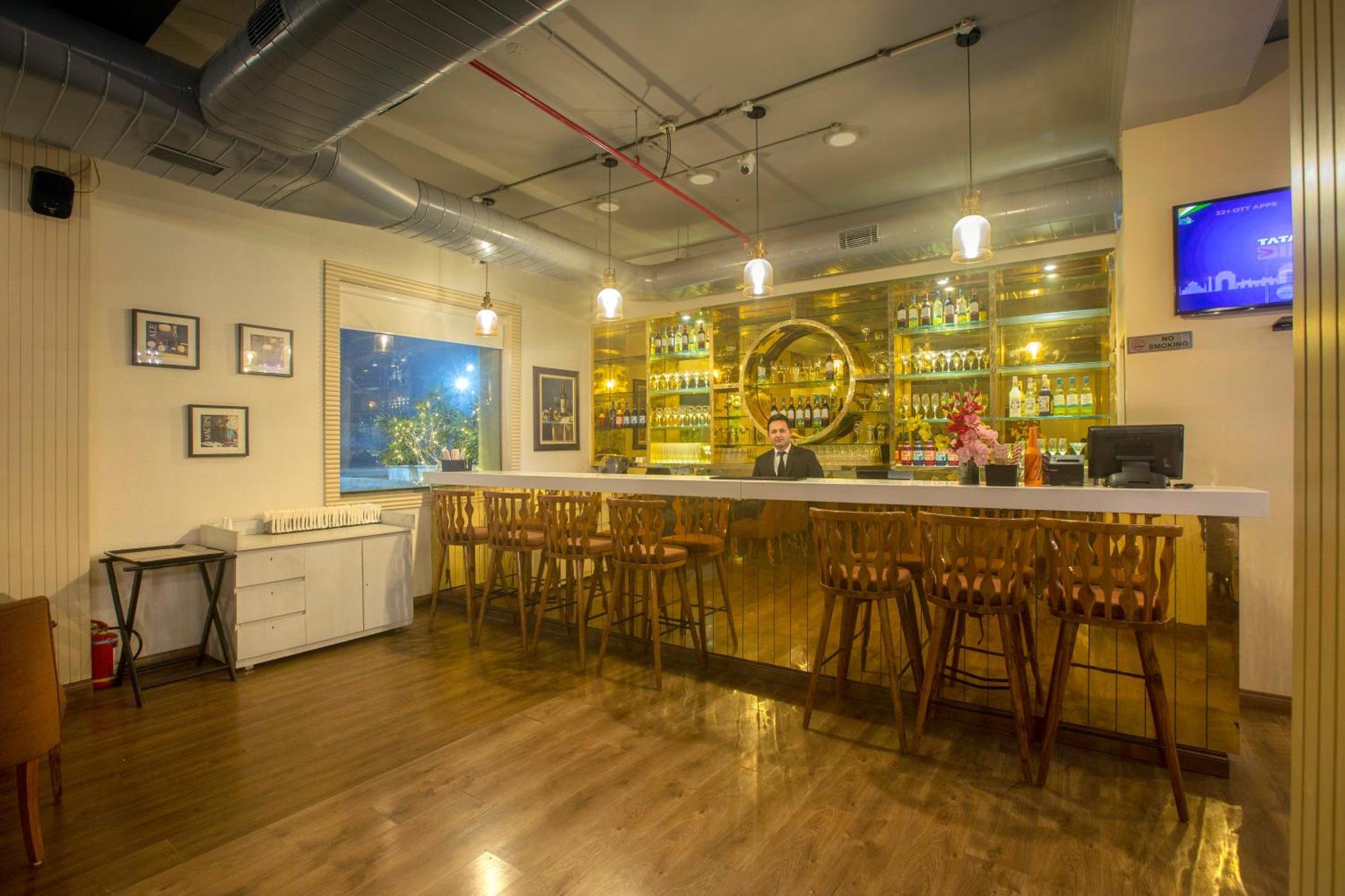 Luxe Opera Nh8 - 7km From Igi Airport Delhi 4* Nova Deli