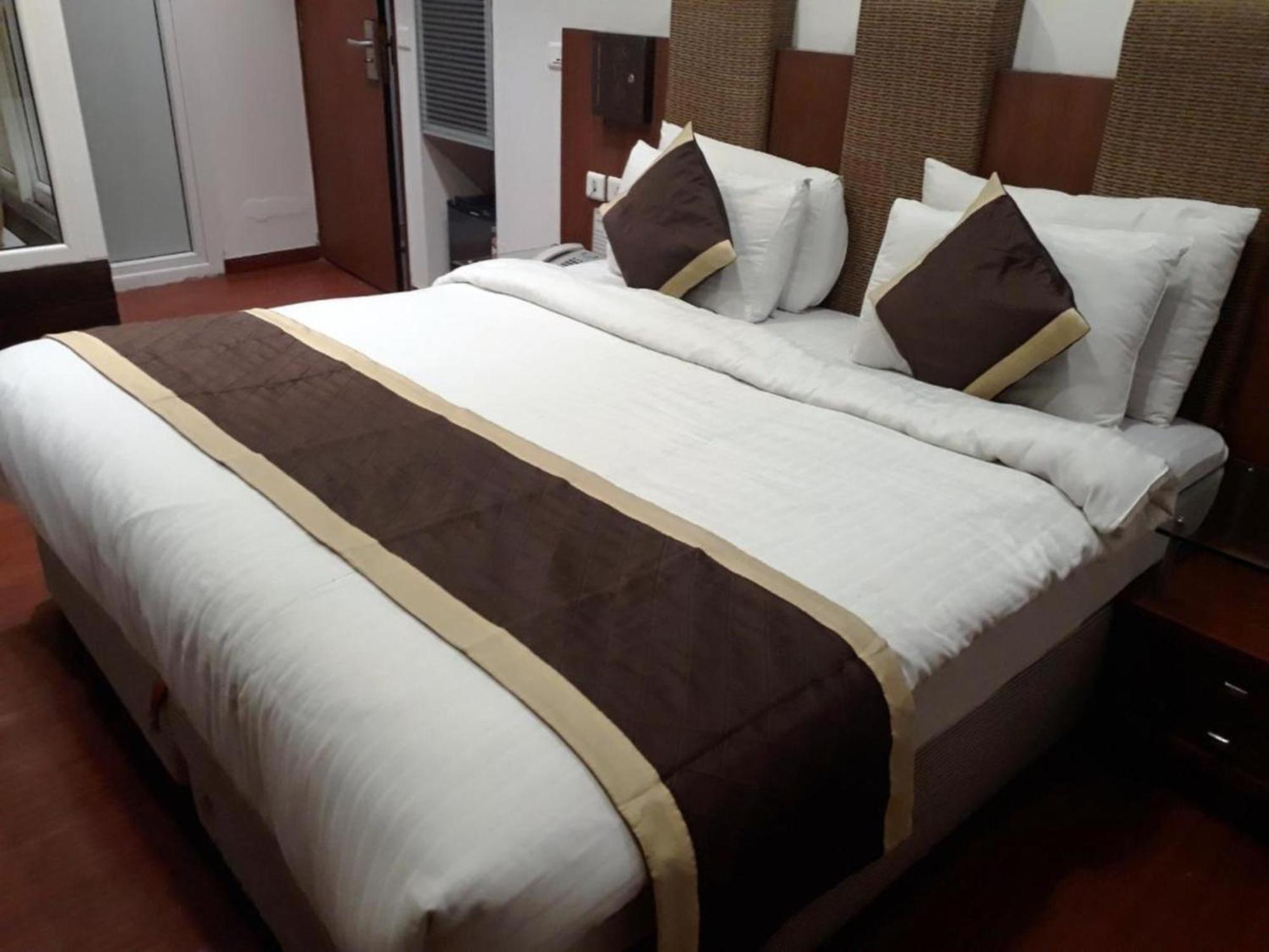 Del Fox Shanti Residency - Just A Minute Away From Railway Station And Connaught Place & 5 Mins From Vfs New Delhi