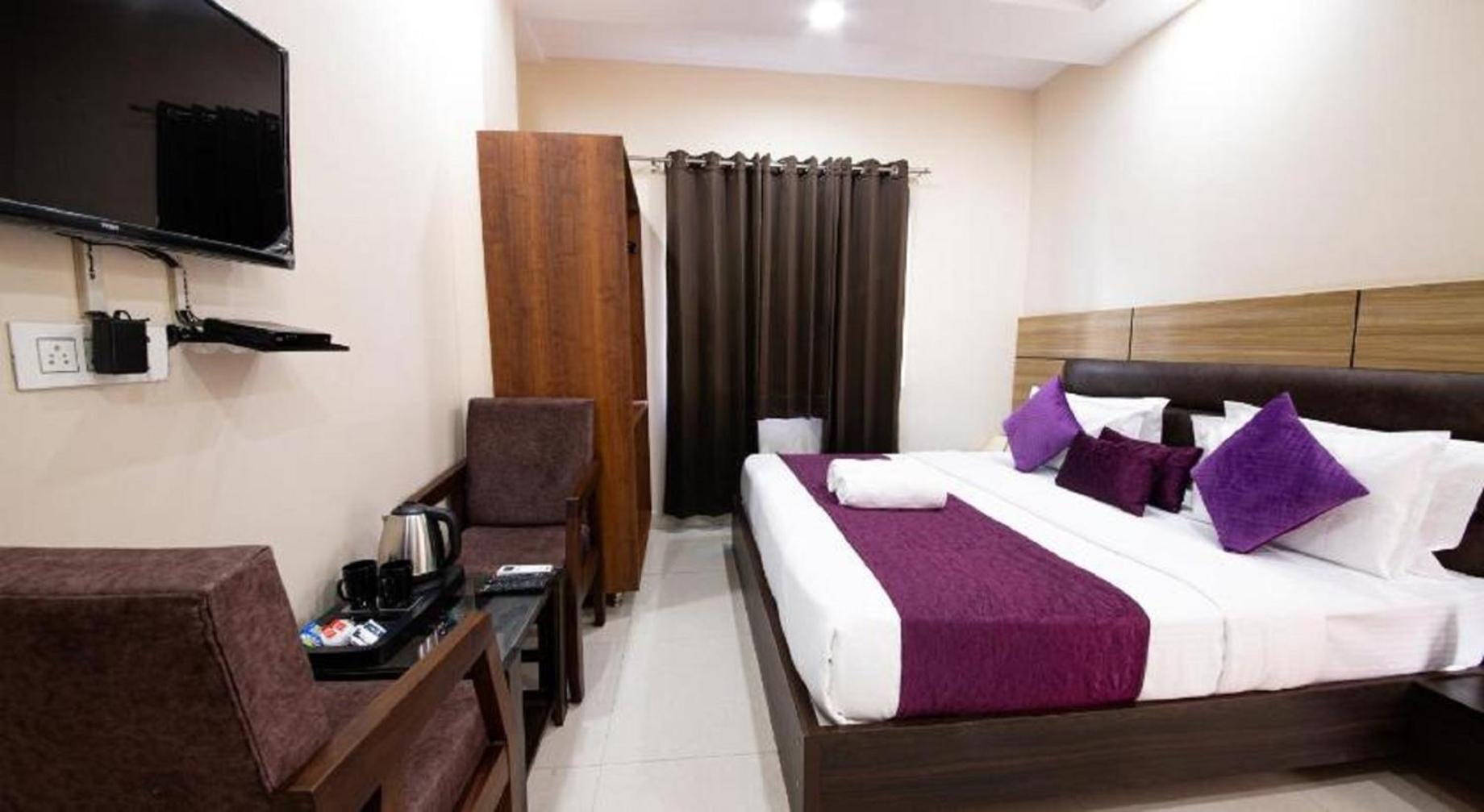 Del Fox Shanti Residency - Just A Minute Away From Railway Station And Connaught Place & 5 Mins From Vfs Hotel 3*
