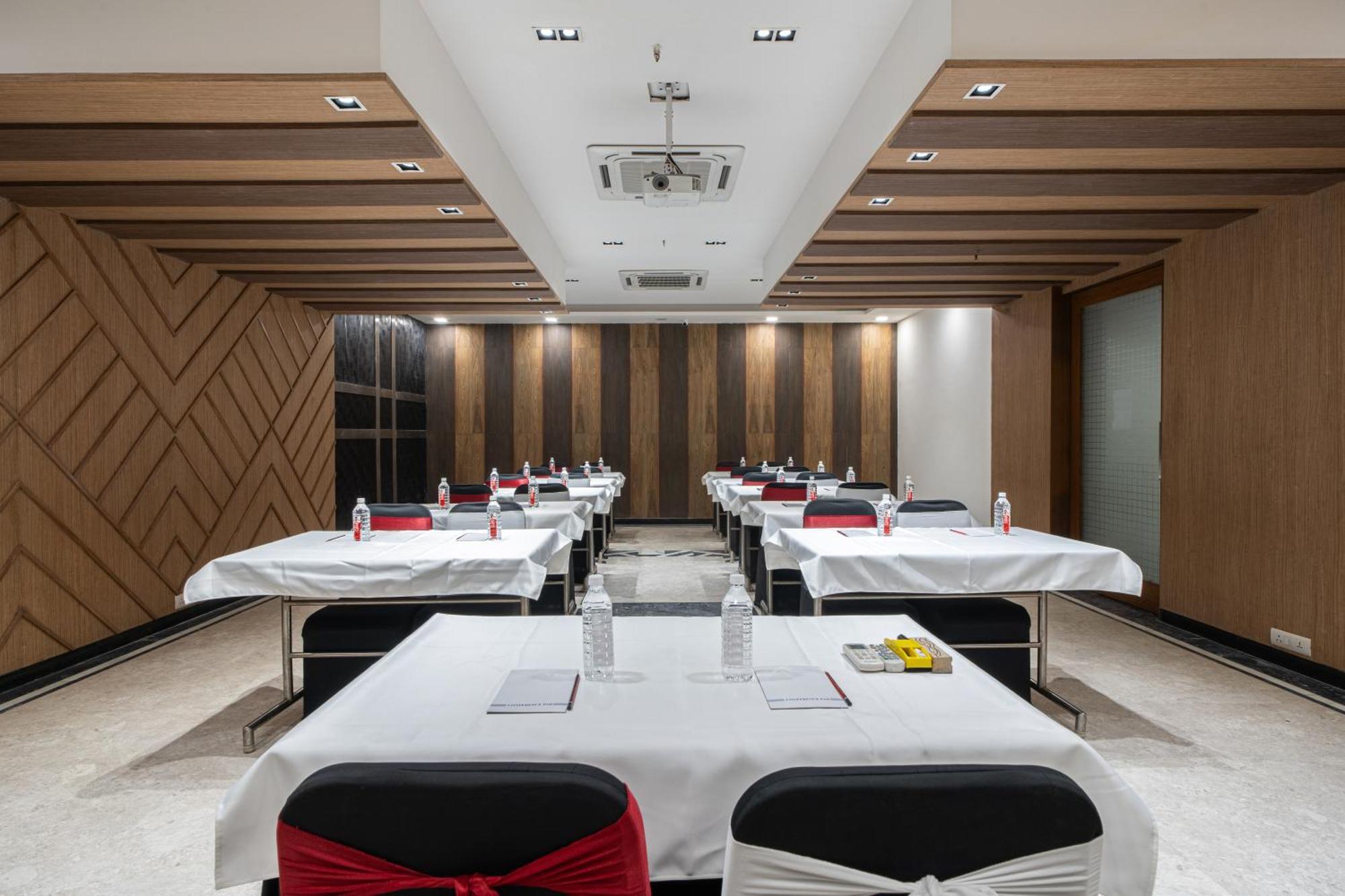 Hotel The Suncourt Yatri Delhi (National Capital Territory of India)