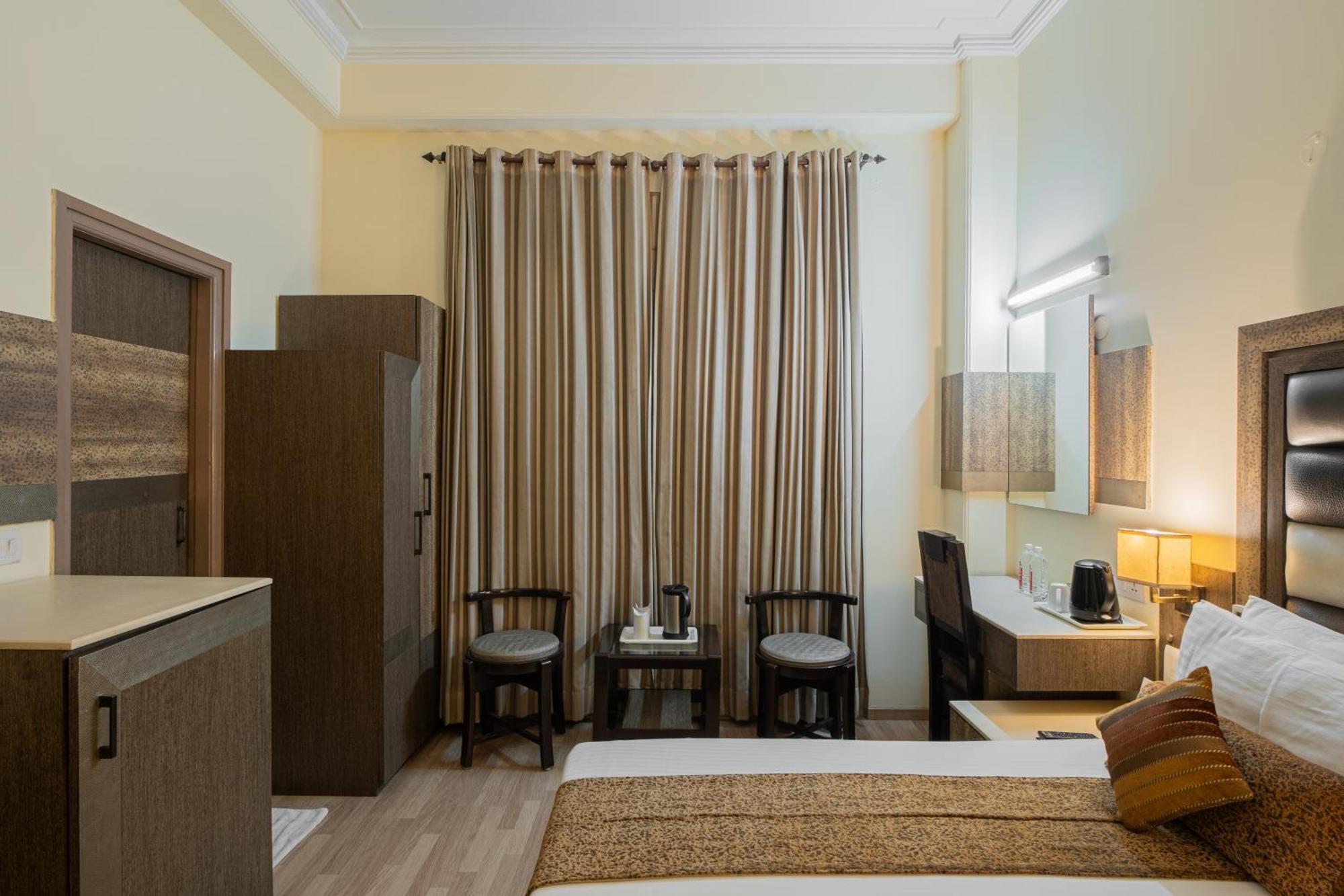 Hotel The Suncourt Yatri