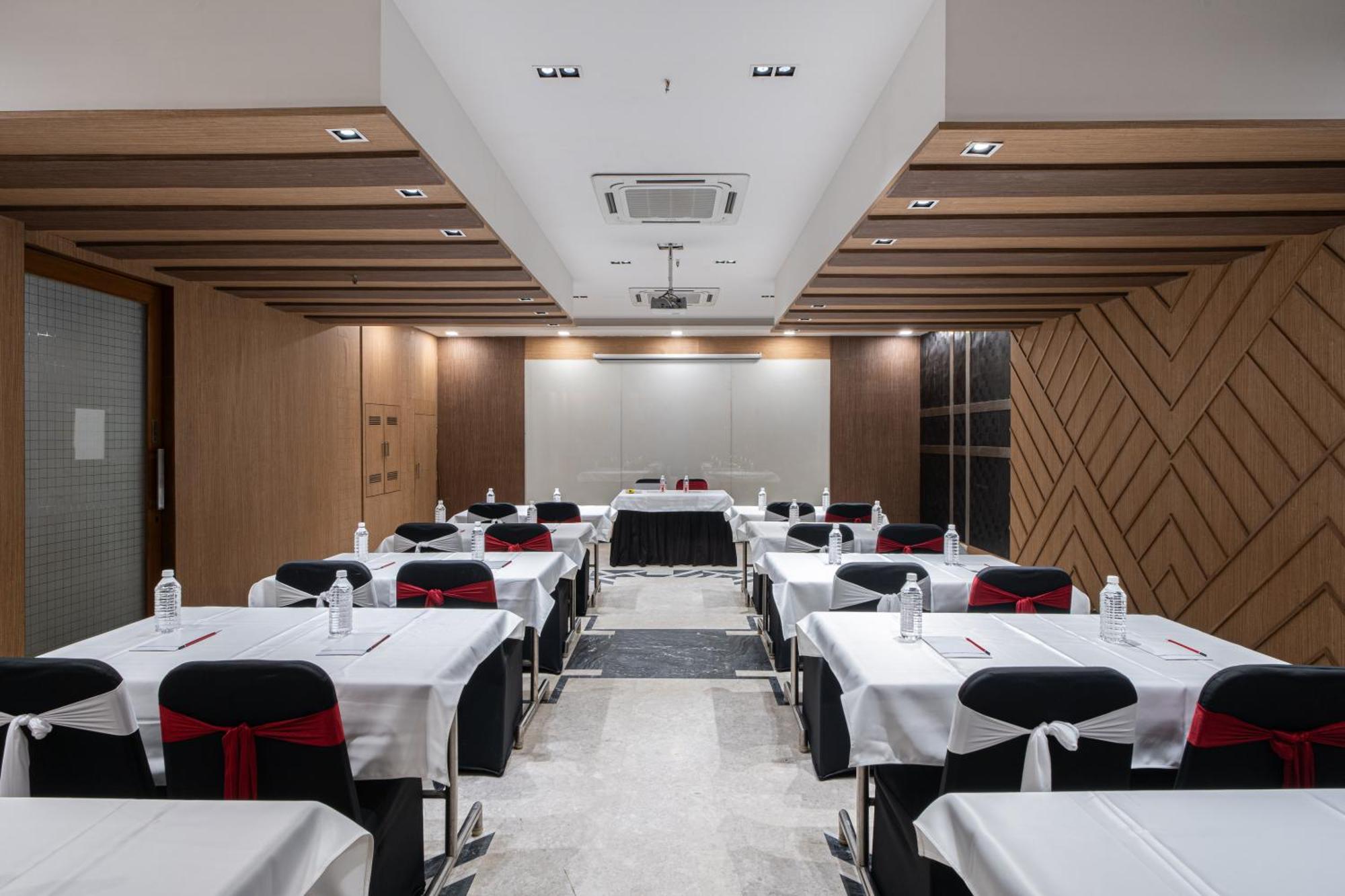 The Suncourt Yatri 3* Delhi (National Capital Territory of India)