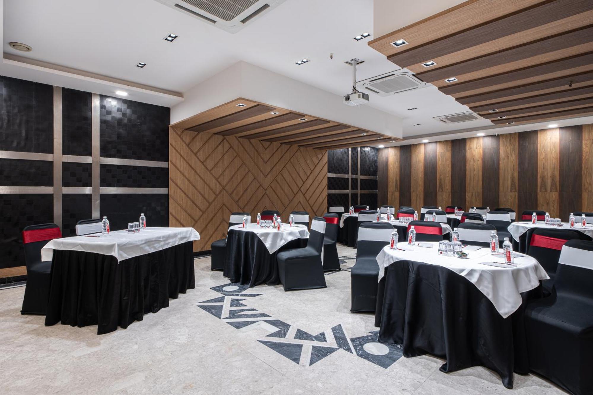 Hotel The Suncourt Yatri