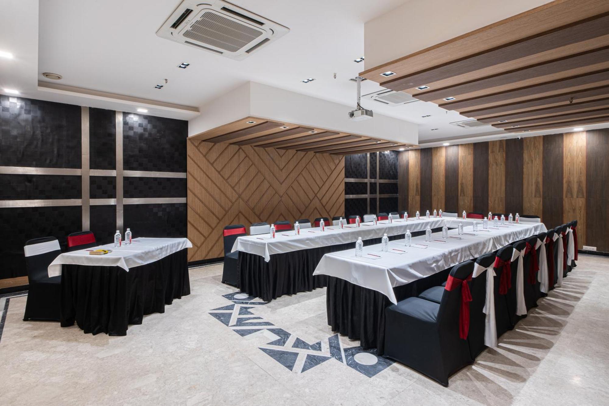 Hotel The Suncourt Yatri 3*