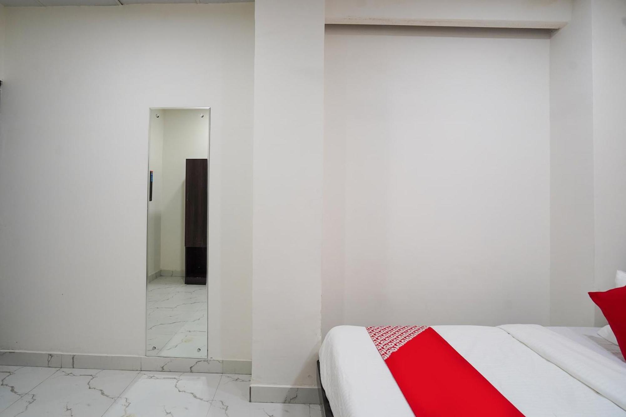 O Mannat Near Pacific Mall Tagore Garden Hotel