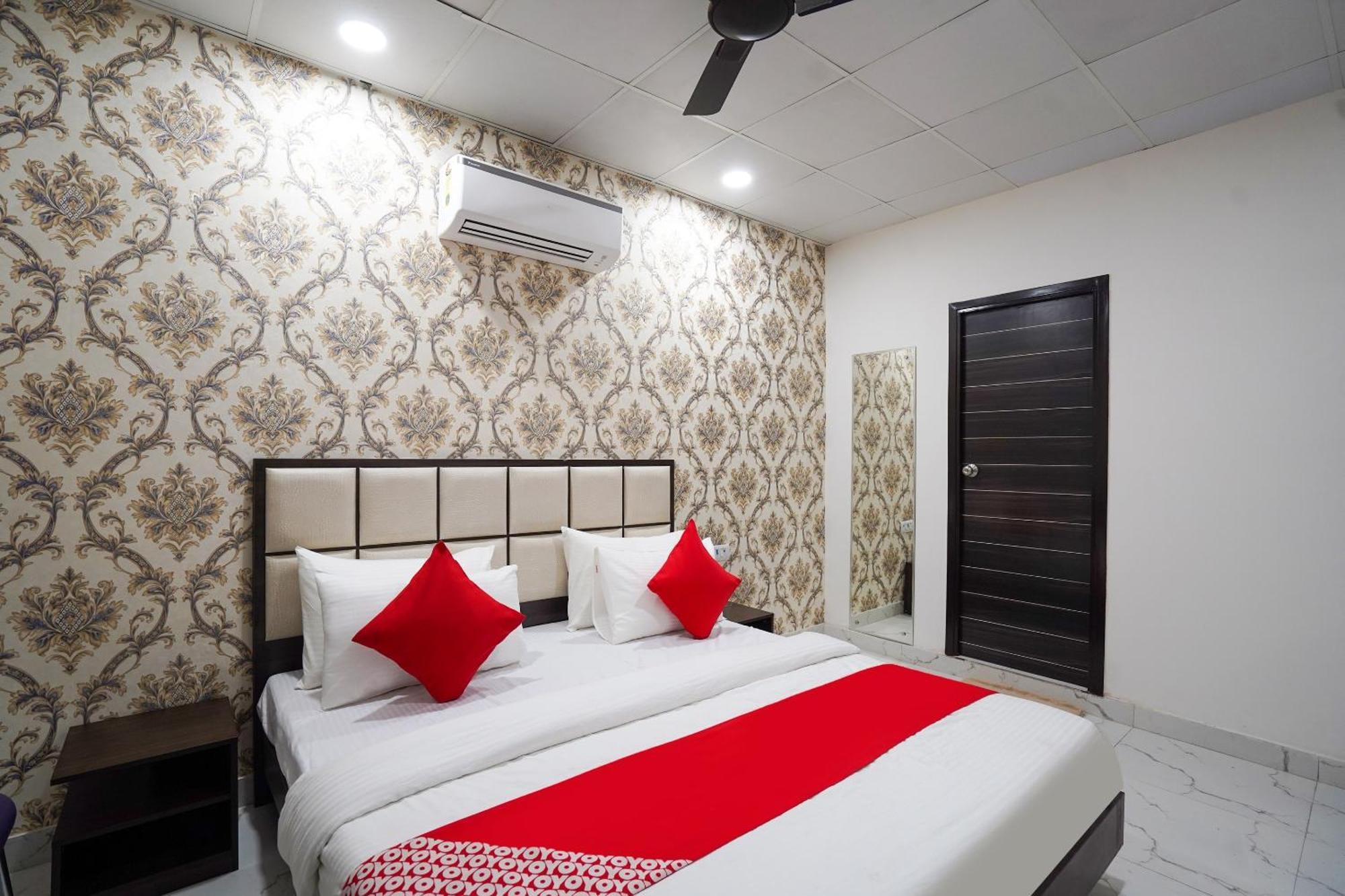 O Mannat Near Pacific Mall Tagore Garden Hotel