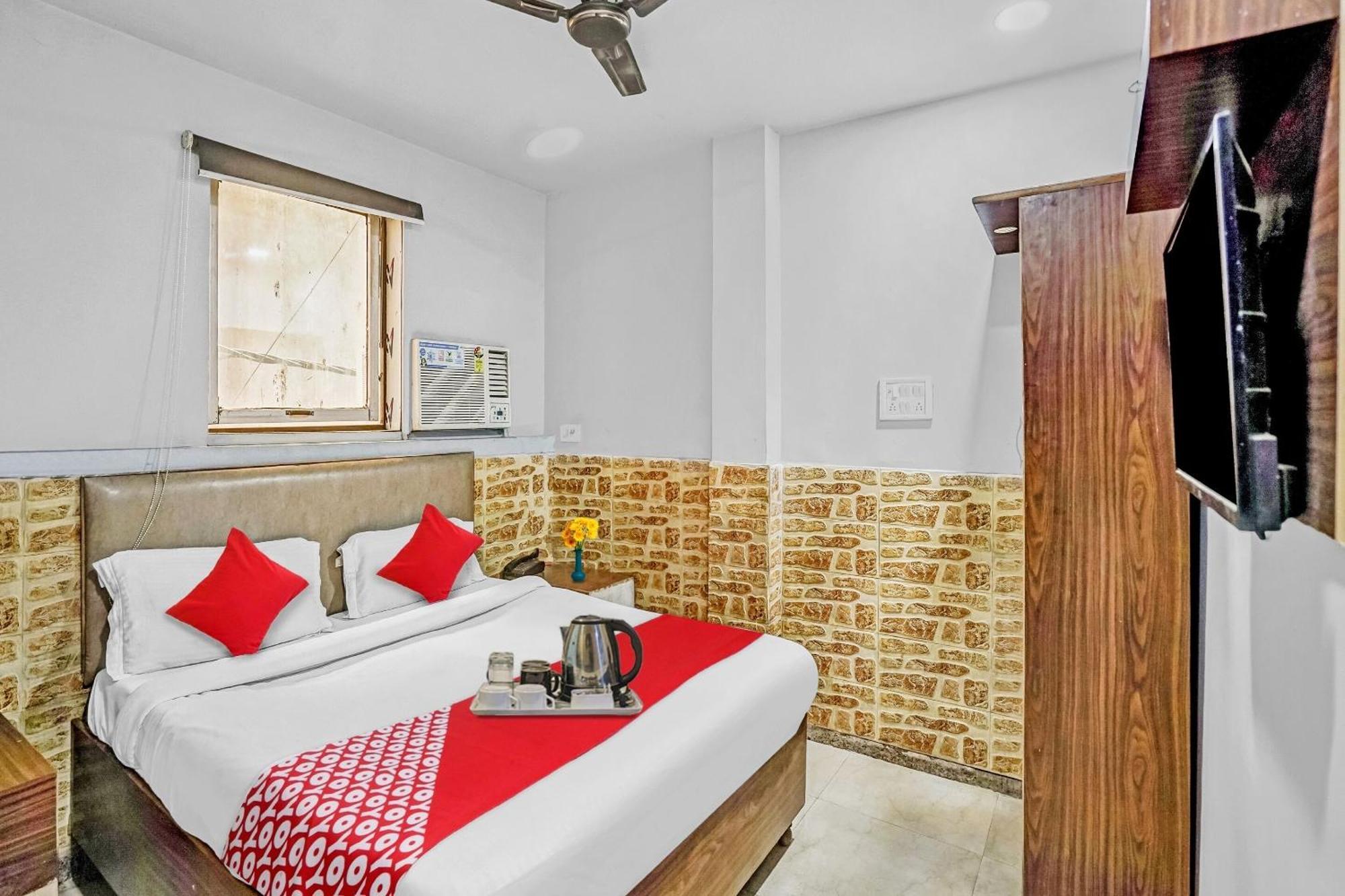 Hotel O M Near Akshardham New Delhi