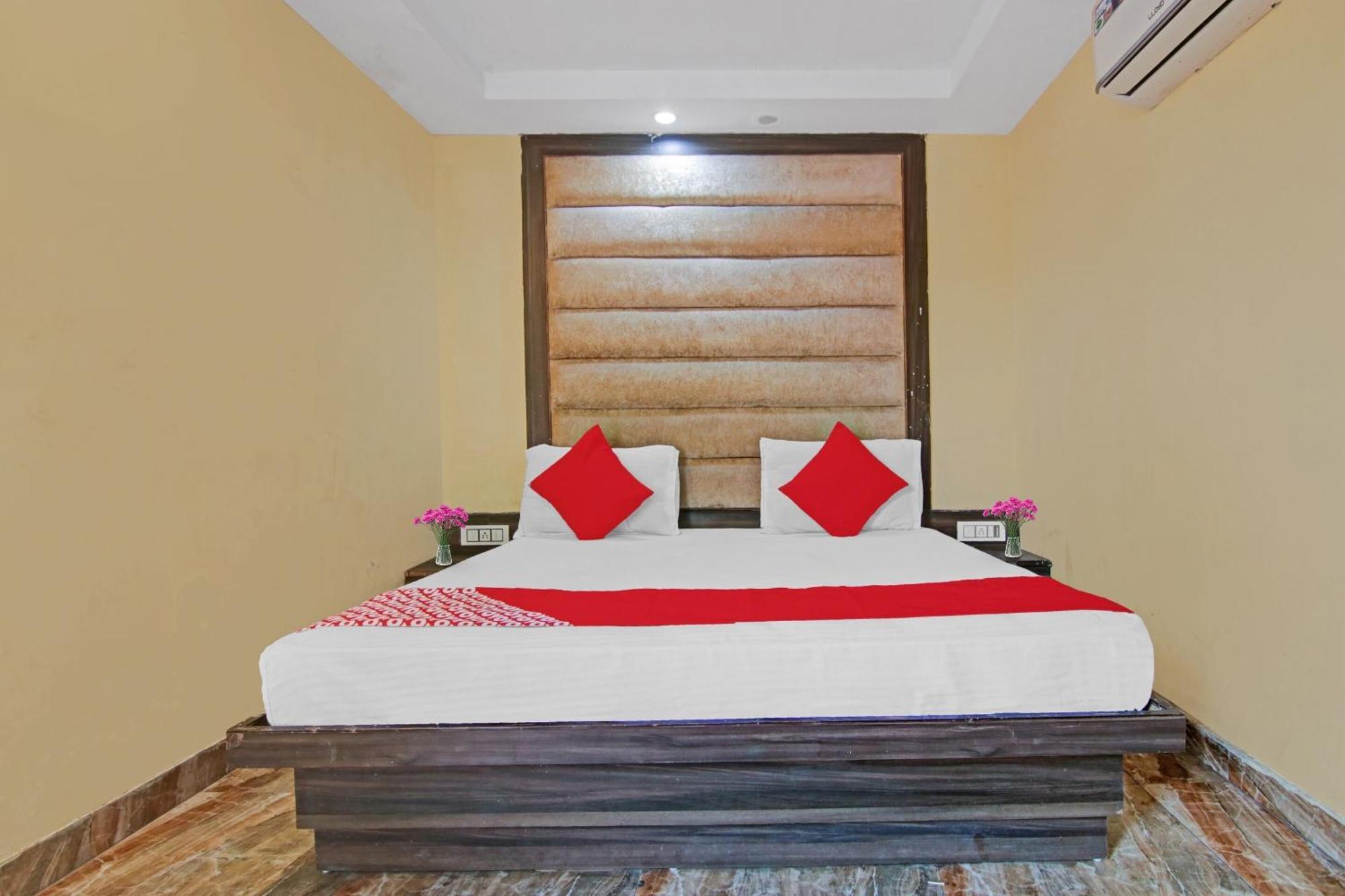 Hotel O Arjun Dx. New Delhi
