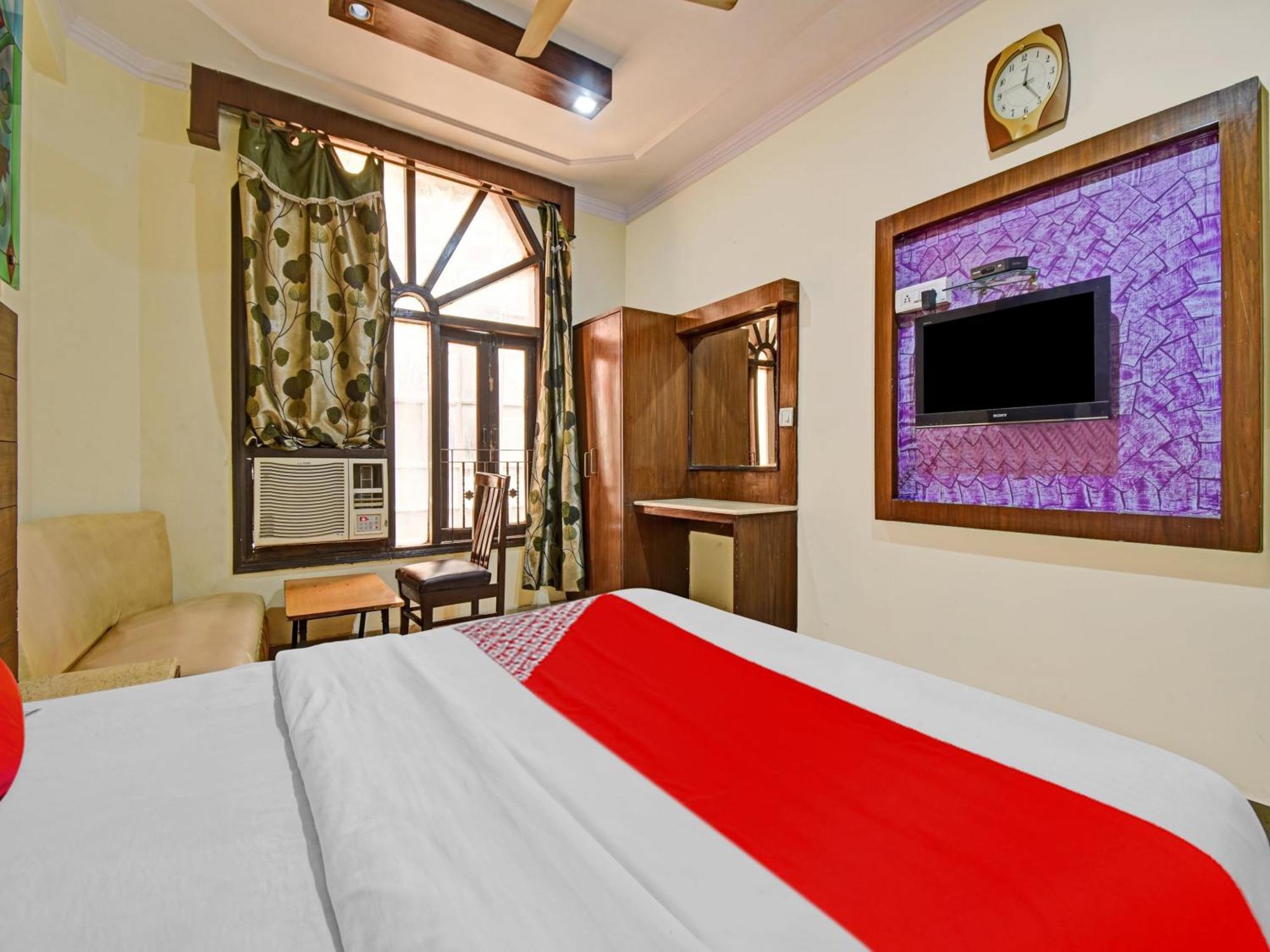 O 81340 Maanavi Hotel