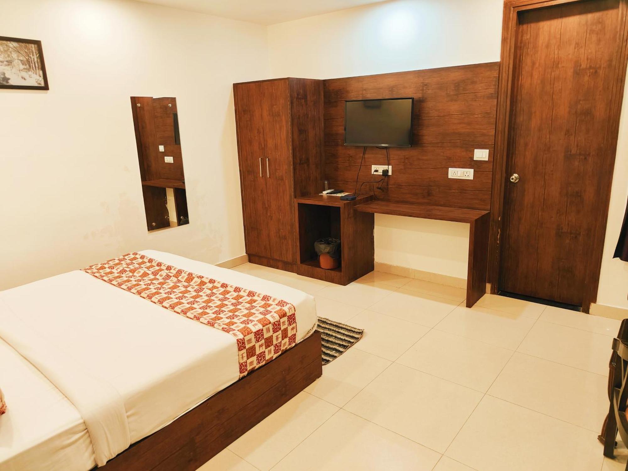 Royal Tela Plaza A Family Near Igi Airport Delhi Hotel 4*