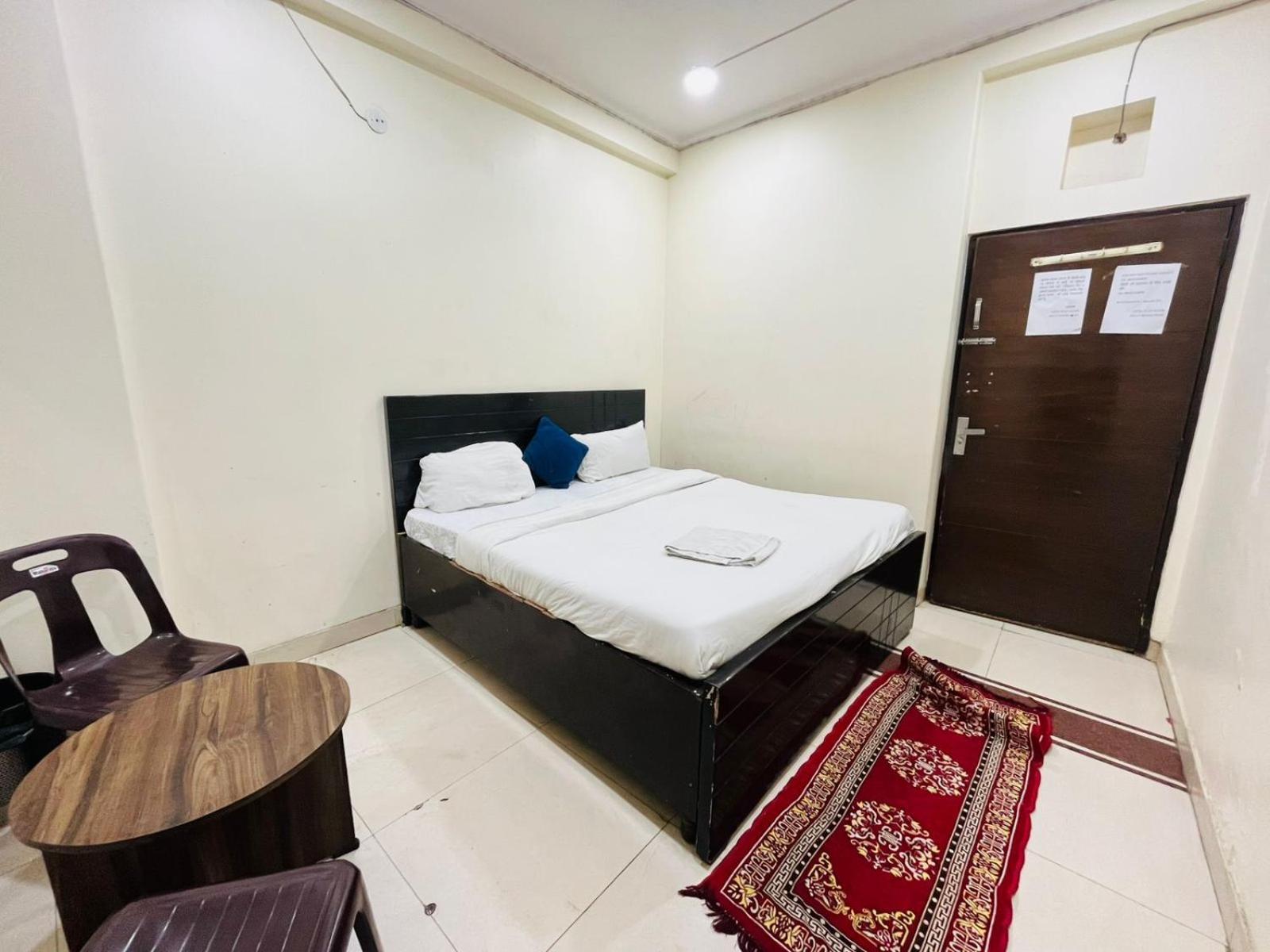 Mg Residency - Rohini Sec 17 *