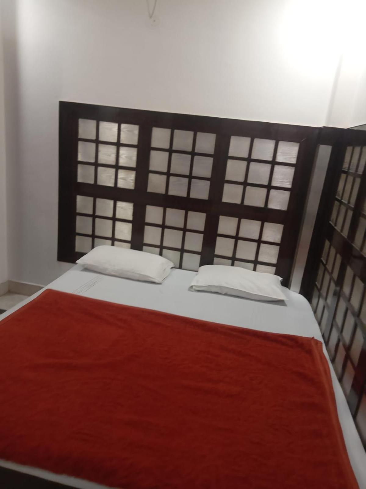 M India Dx- Near Railway Station Hotel New Delhi