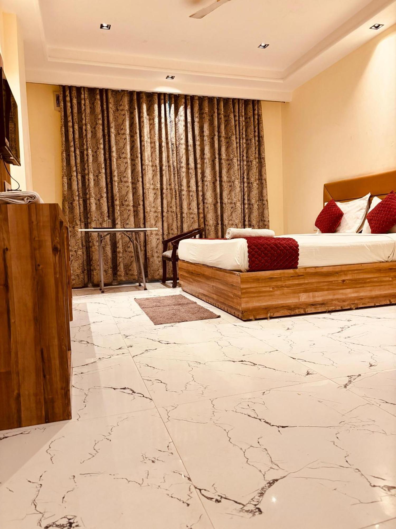 Hotel Gl House Near Delhi Airport Mahipalpur New Delhi