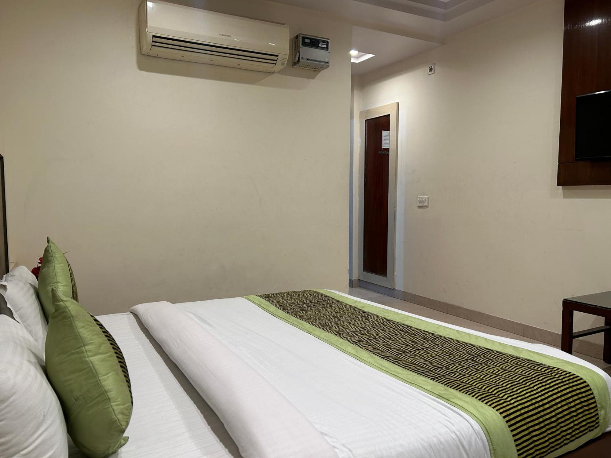 Guest house Saphire Dlx Near Railway Station