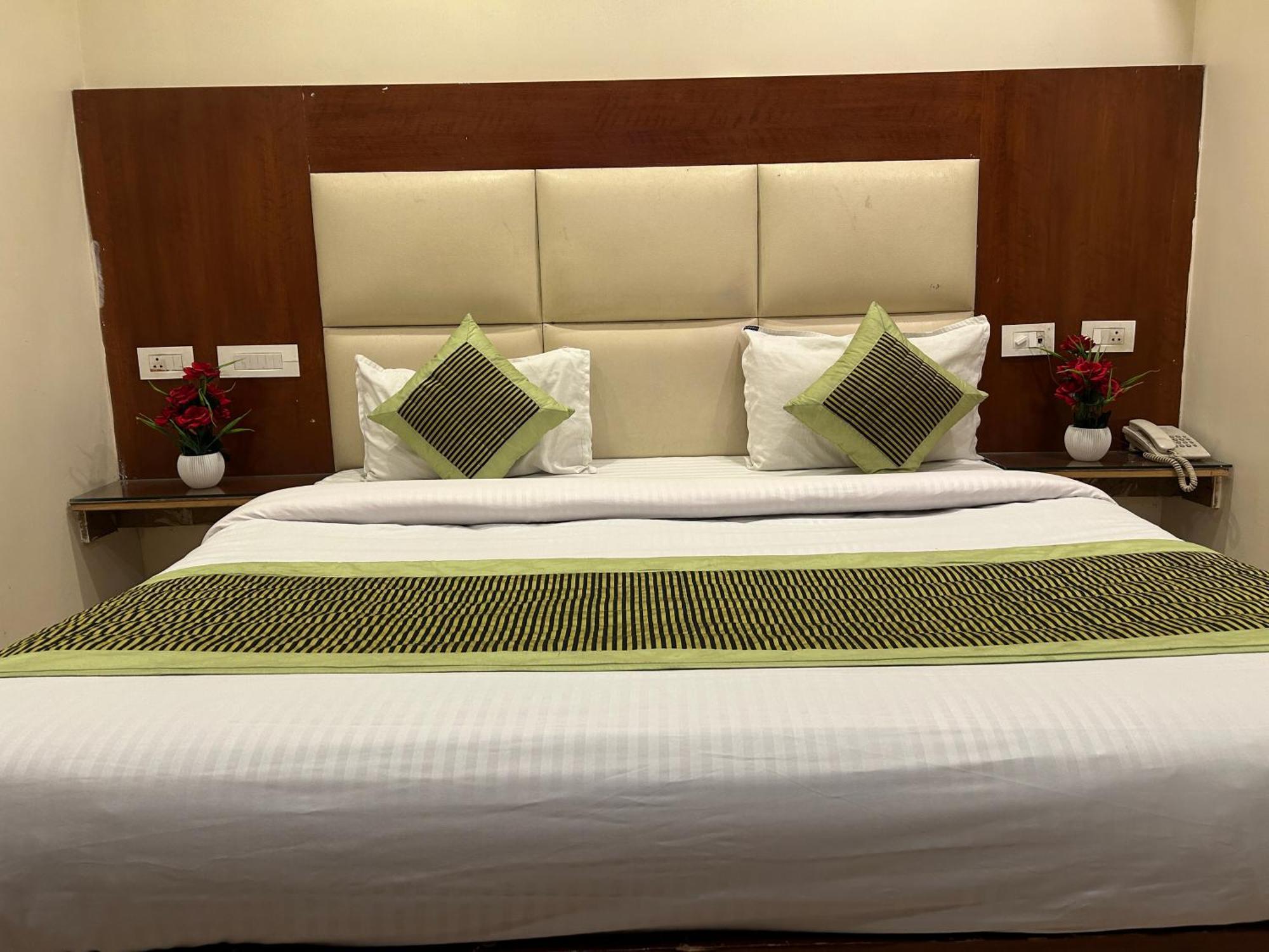 Guest house Saphire Dlx Near Railway Station *