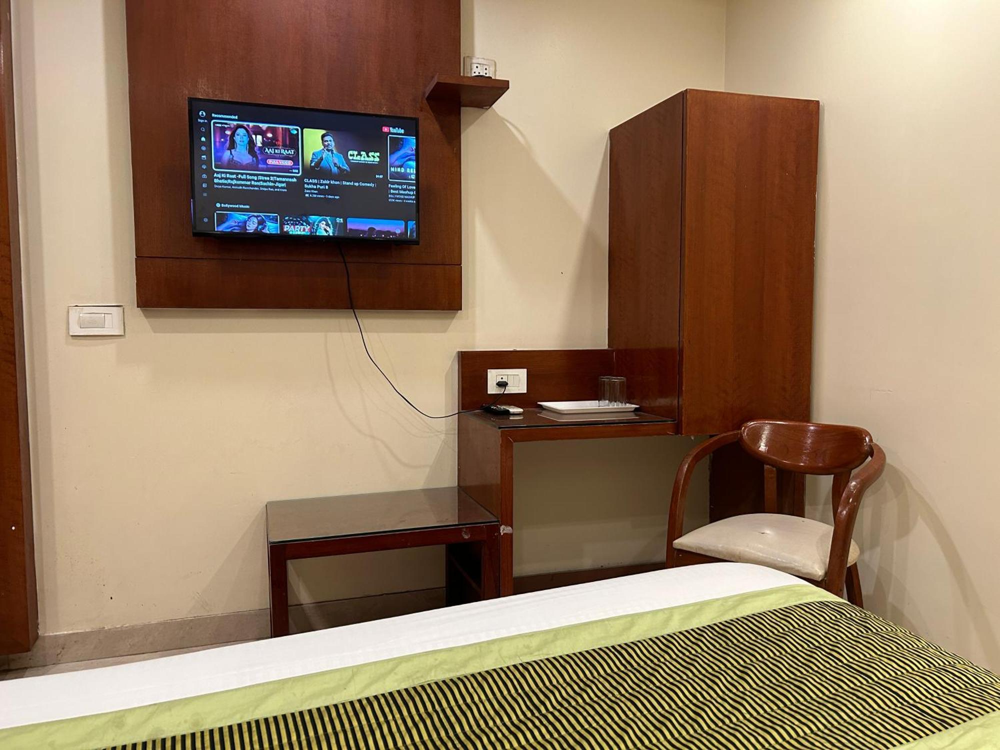 Saphire Dlx Near Railway Station * New Delhi