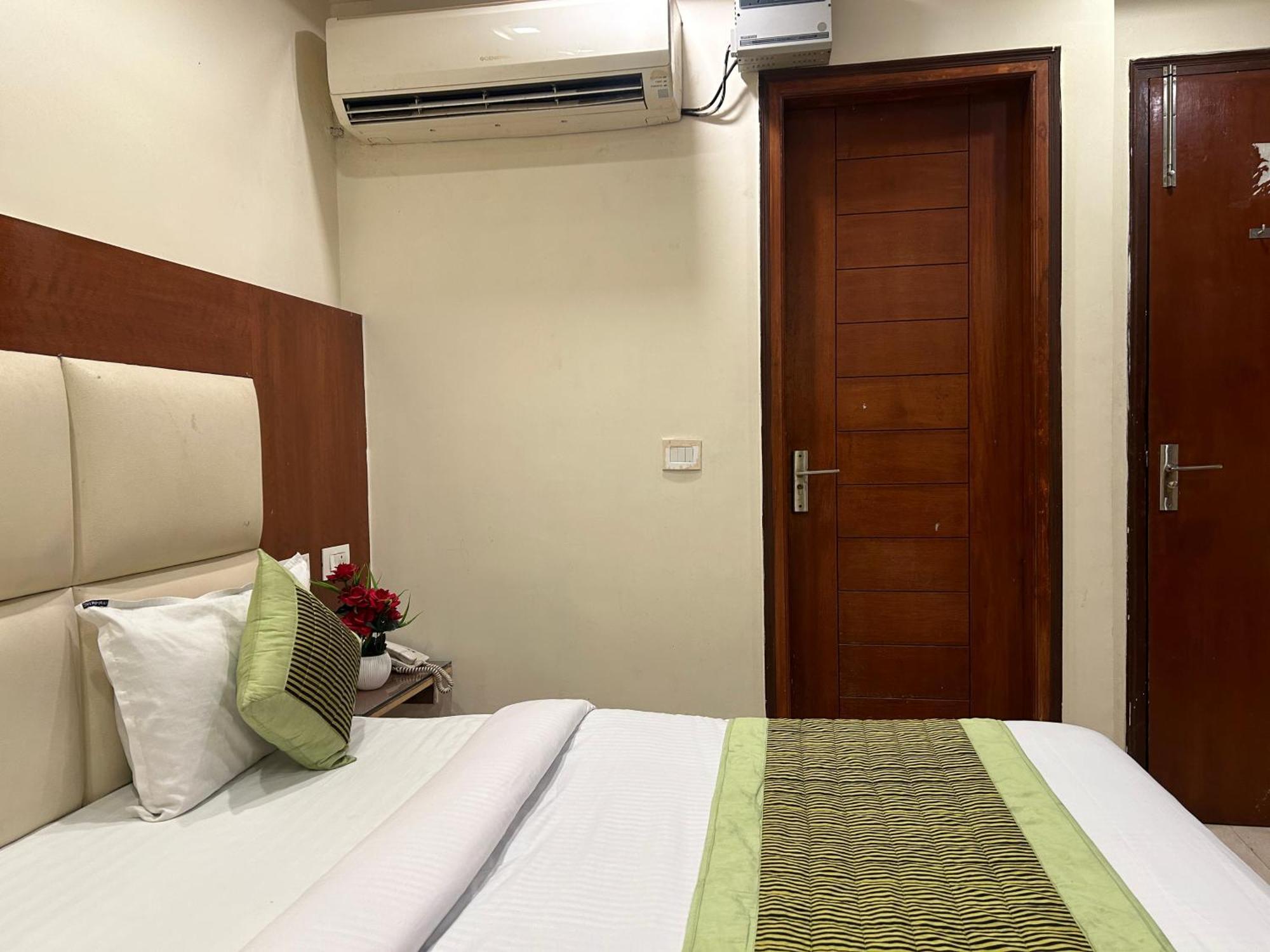 Guest house Saphire Dlx Near Railway Station *