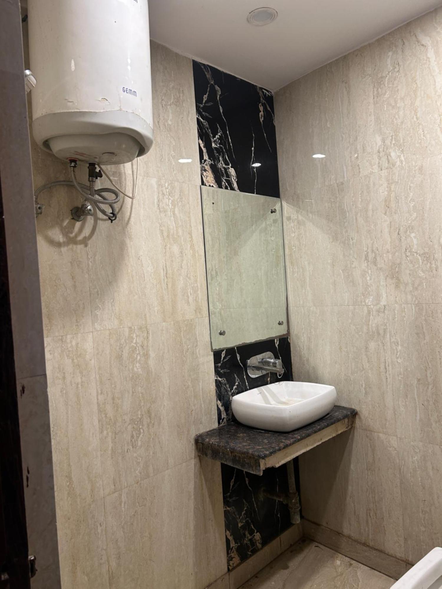 Hotel Shree Guru 3 Minute From New Delhi Railway Station *