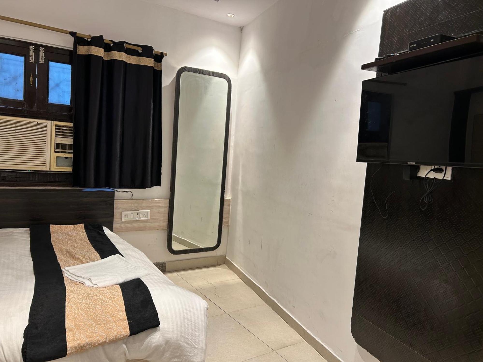 Hotel Shree Guru 3 Minute From New Delhi Railway Station *