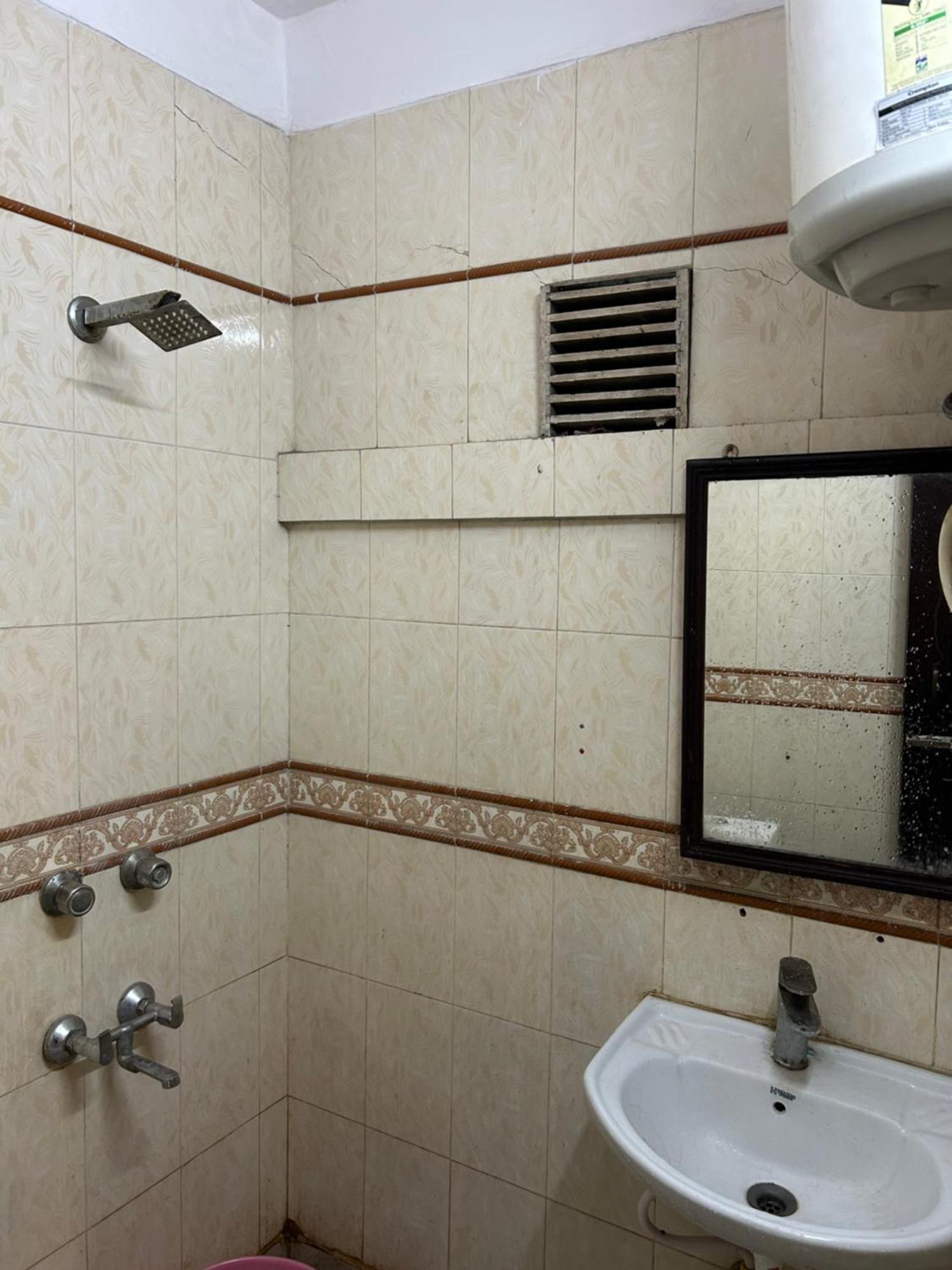 Guest house Hotel Shree Guru 3 Minute From New Delhi Railway Station New Delhi