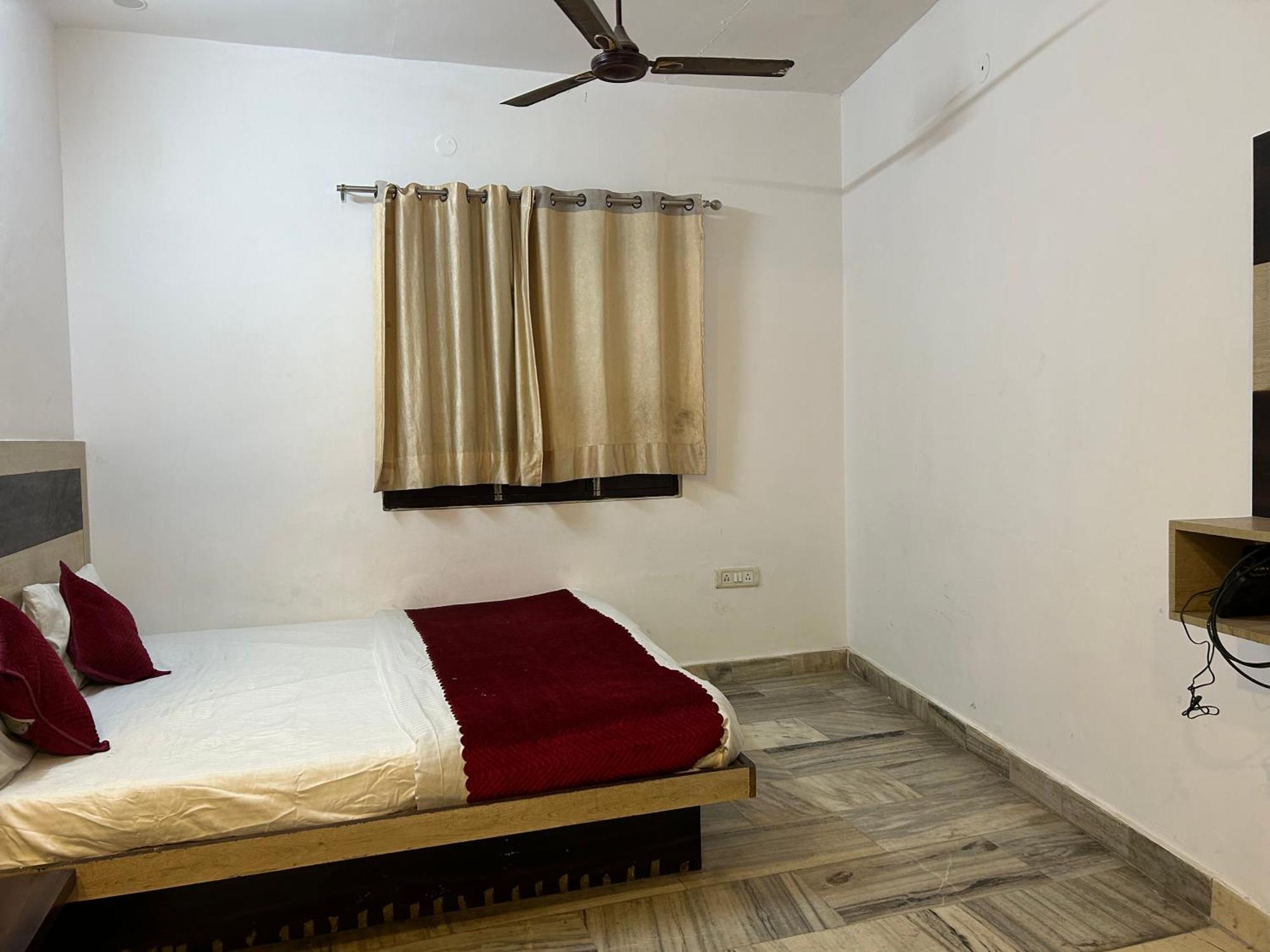 Hotel Shree Guru 3 Minute From New Delhi Railway Station Guest house