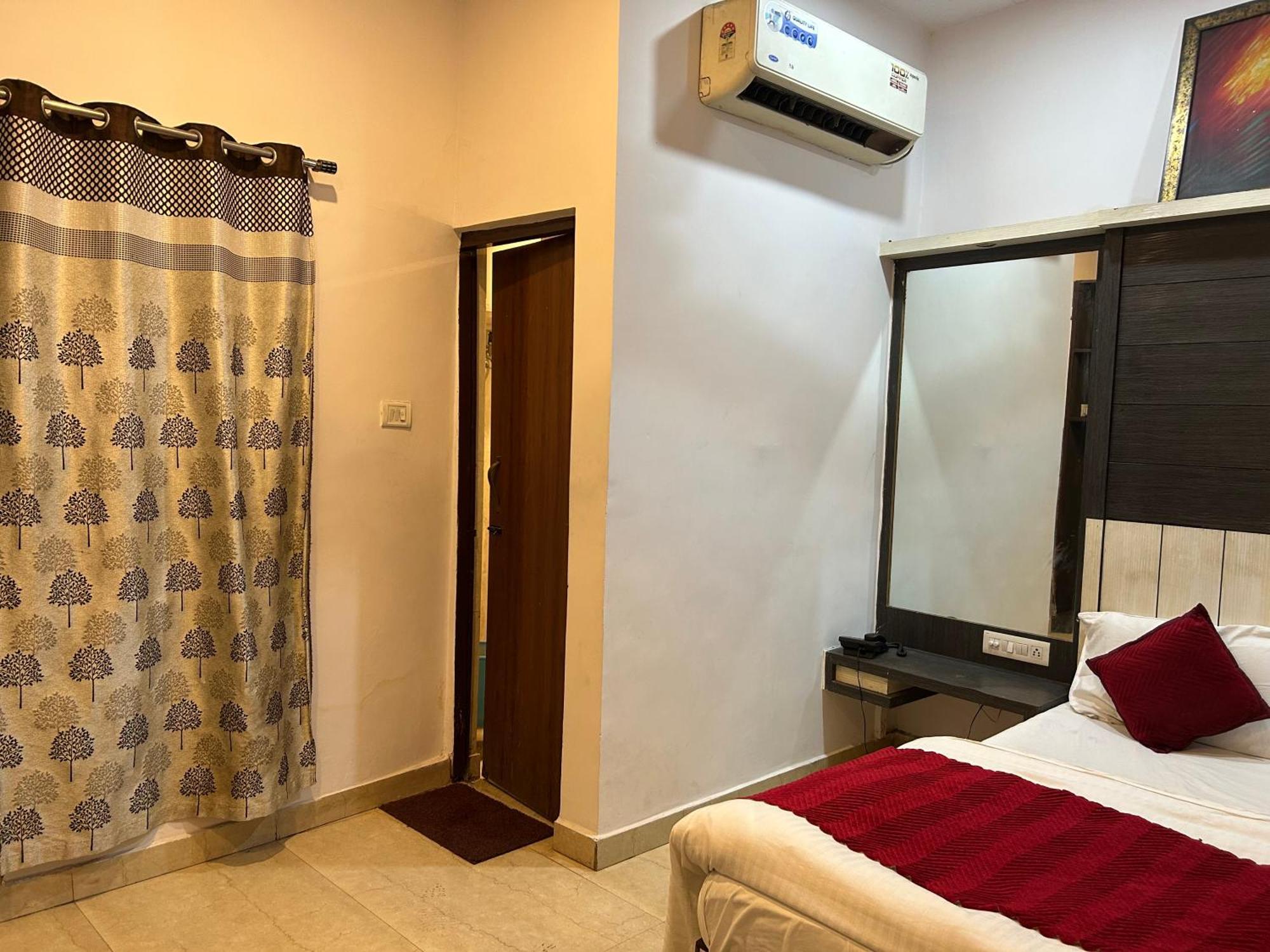 Guest house Hotel Shree Guru 3 Minute From New Delhi Railway Station