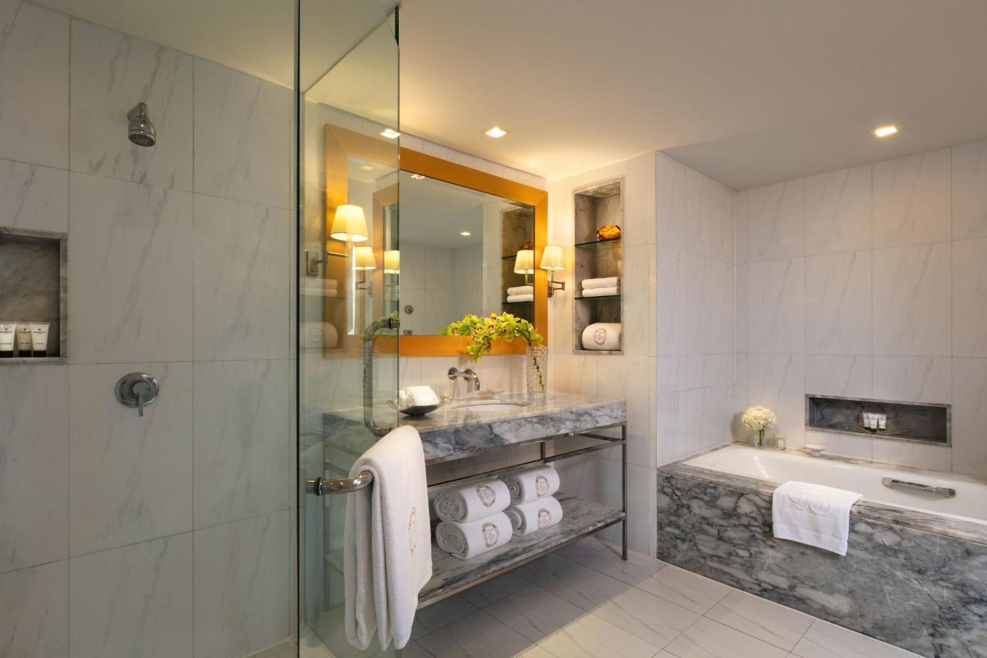 Hotel Linda Grand Near International Airport By-gross Group Nova Deli