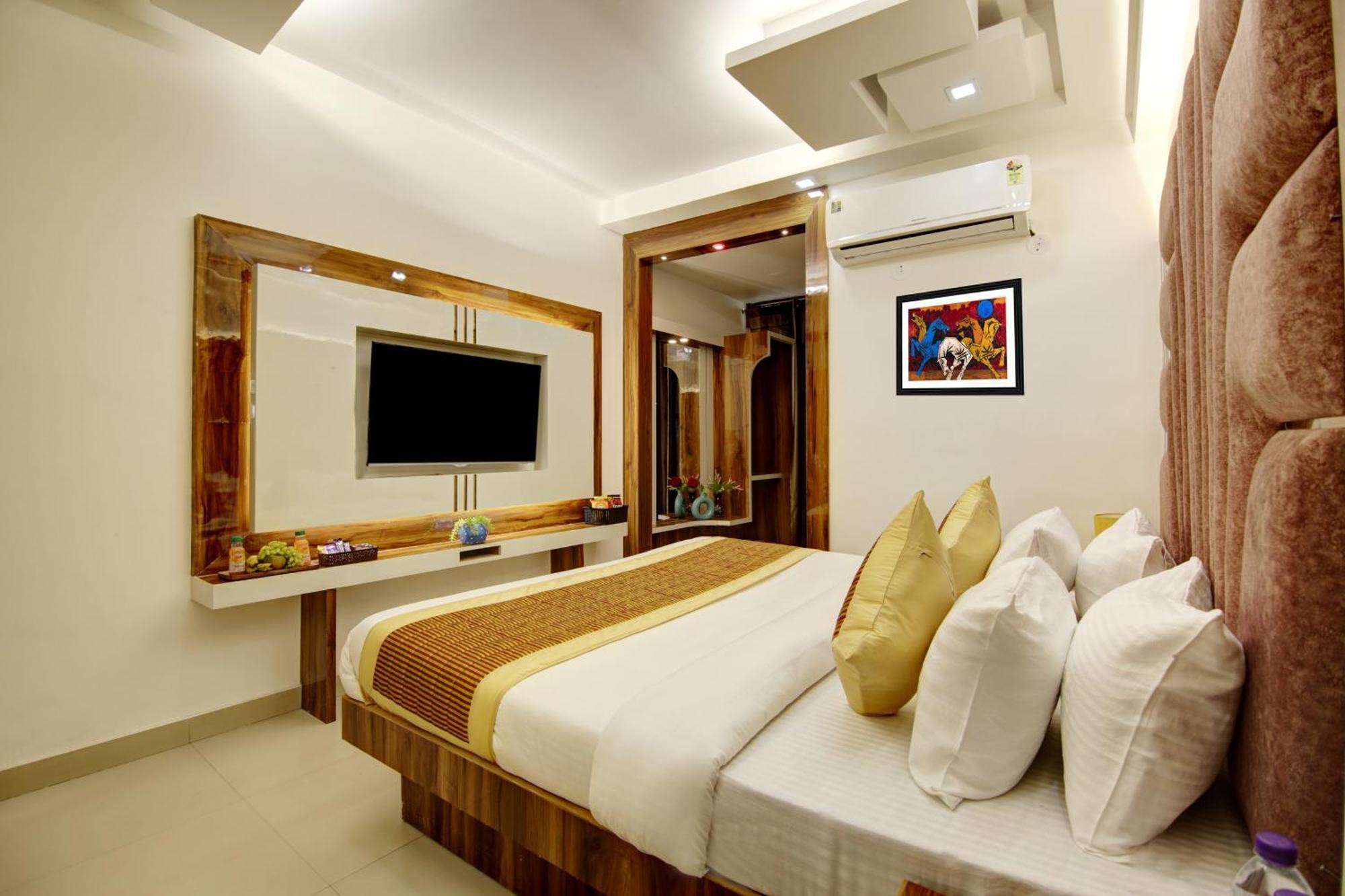 Hotel Star Villa - Front Of New Delhi Railway Station & 5 Minute From Connaught Place