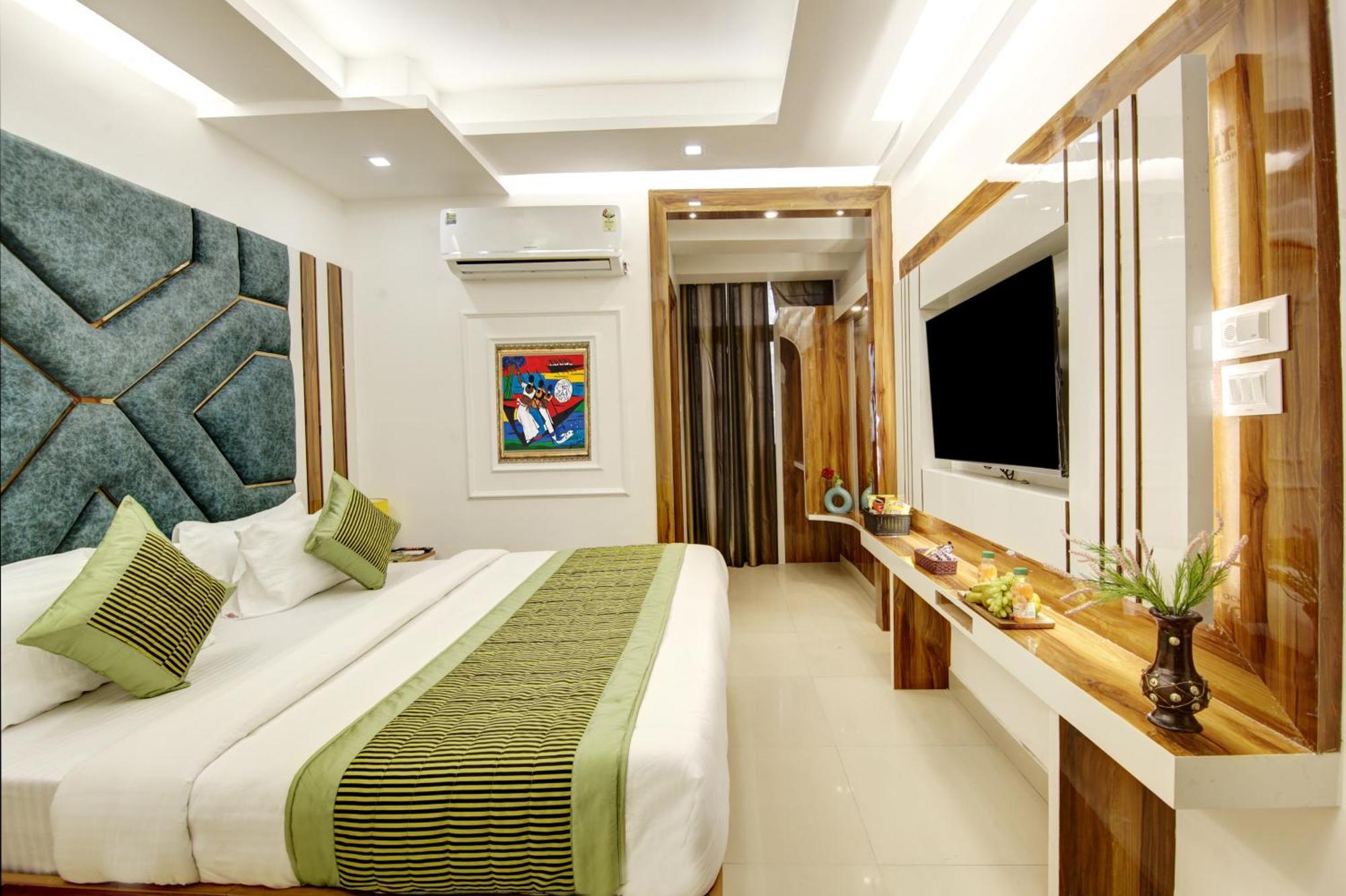 Hotel Star Villa - Front Of New Delhi Railway Station & 5 Minute From Connaught Place 4*