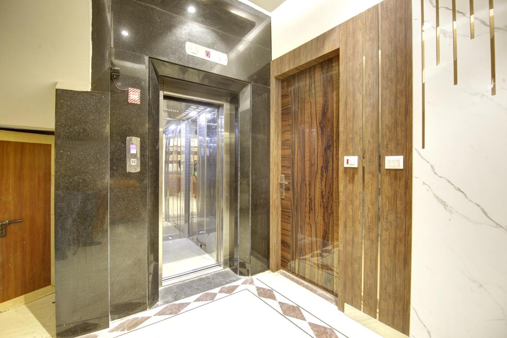 Hotel Star Villa - Front Of New Delhi Railway Station & 5 Minute From Connaught Place Hotel