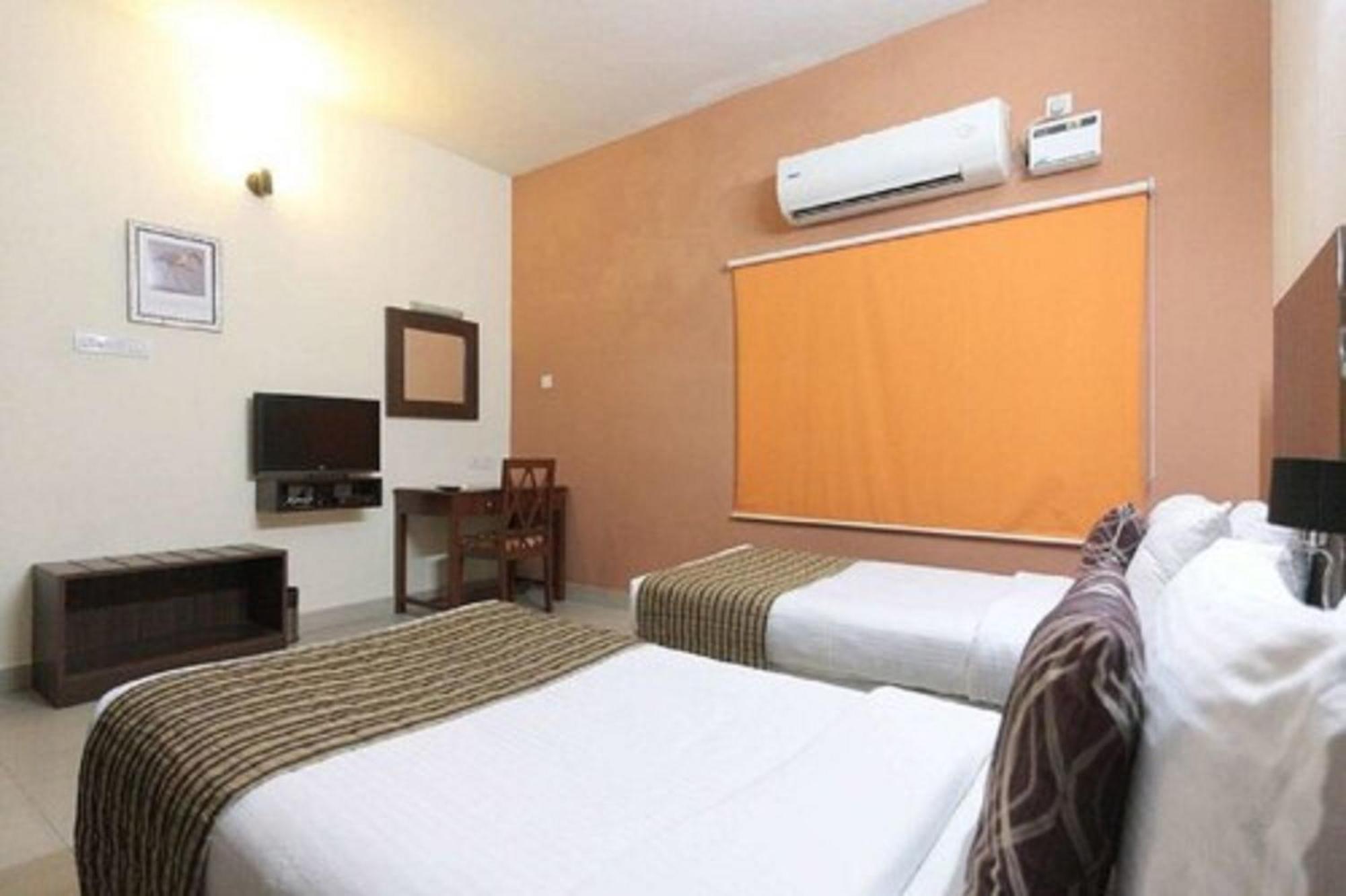 Hotel Shanti House New Delhi Karnail Singh Stadium Gate No 1 3*