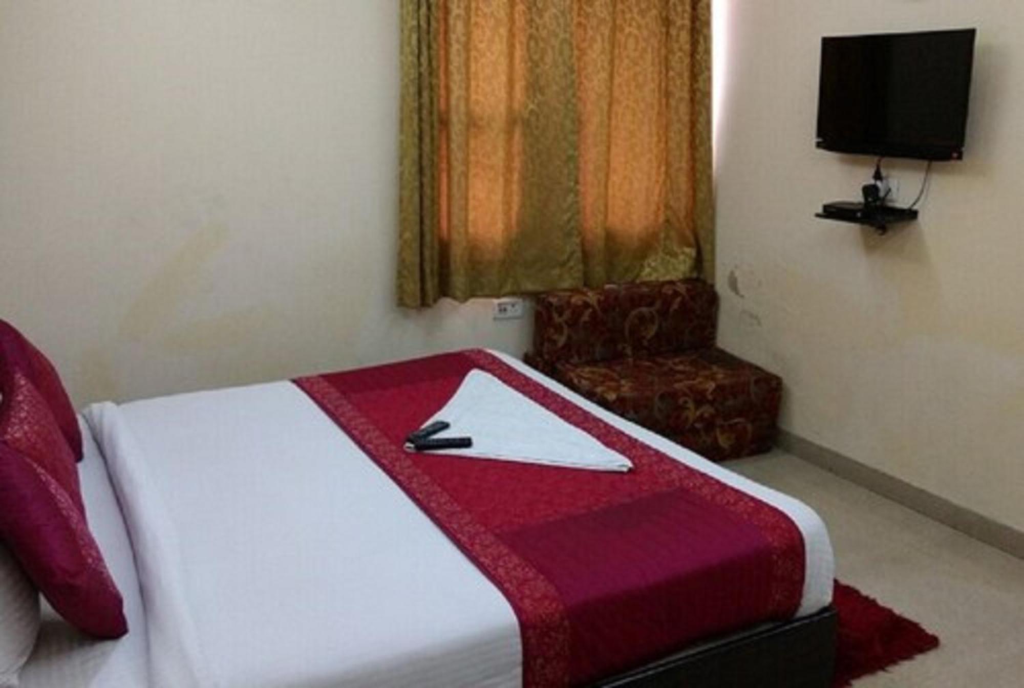 Hotel Shanti House New Delhi Karnail Singh Stadium Gate No 1 3*