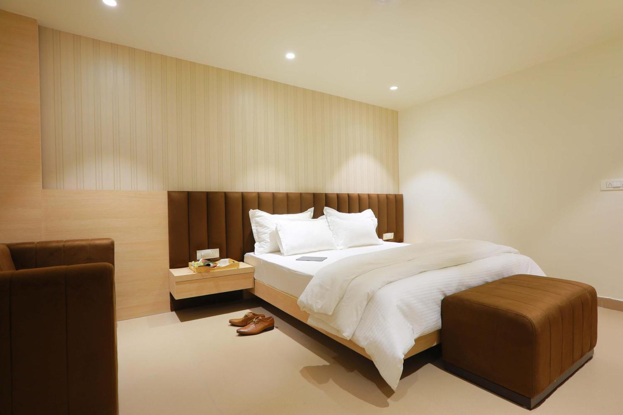 16 Hotel